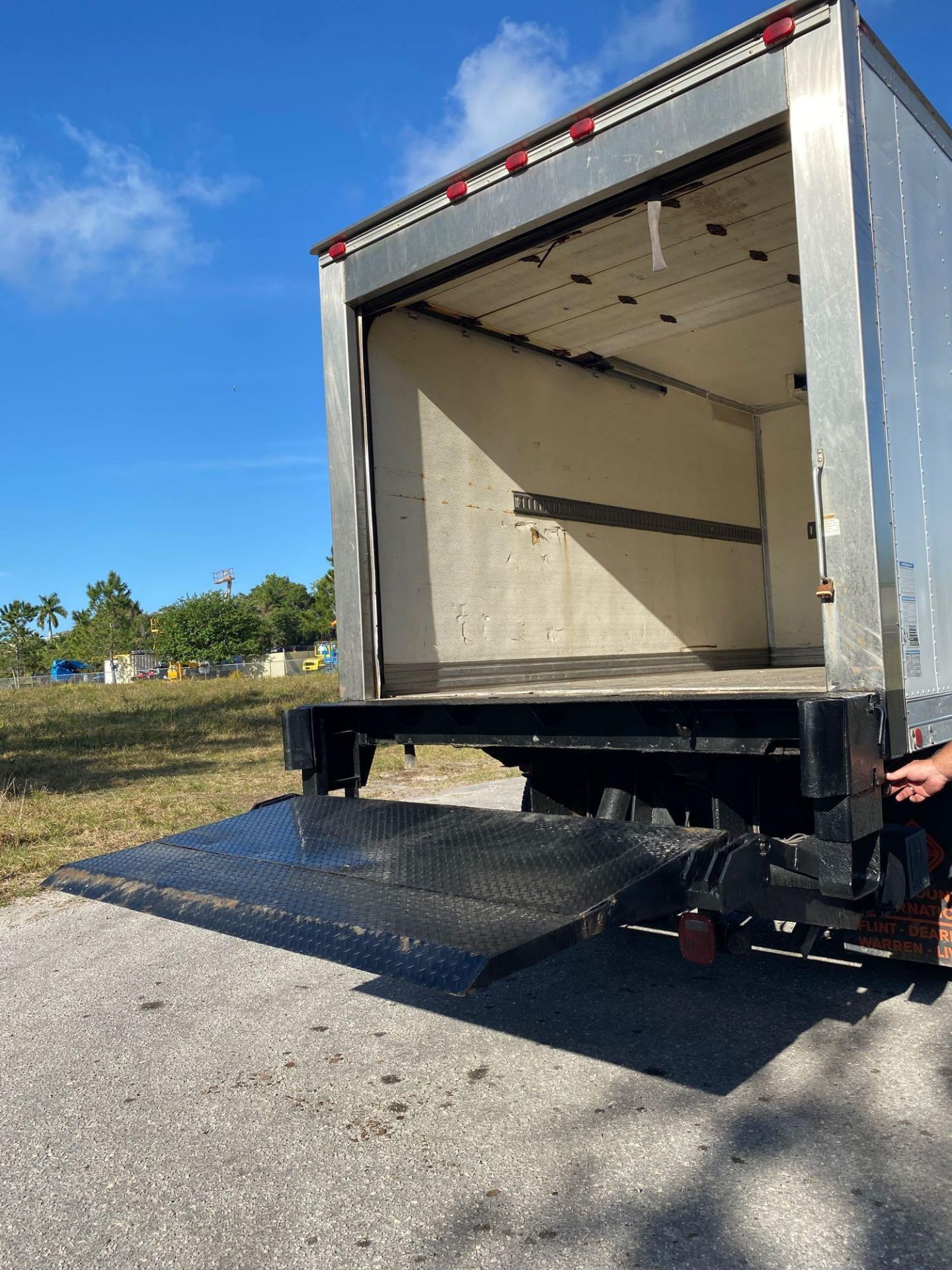 2008 INTERNATIONAL REEFER BOX TRUCK, HYDRAULIC LIFT GATE, DIESEL, AUTOMATIC TRANSMISSION - Image 10 of 21