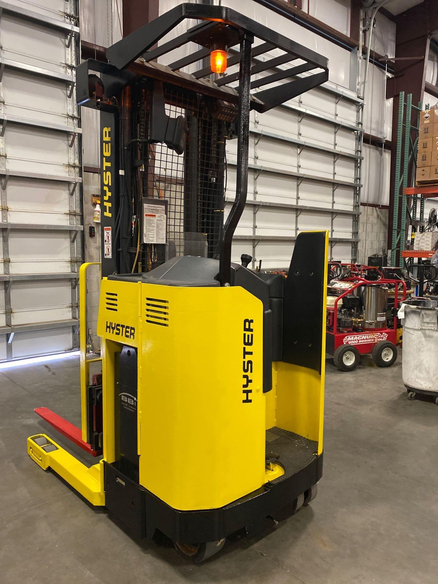 HYSTER ELECTRIC FORKLIFT MODEL N30XMR3, 3,000 LB CAPACITY, 212" HEIGHT CAPACITY, REACH, TILT, 24V, R - Image 6 of 11