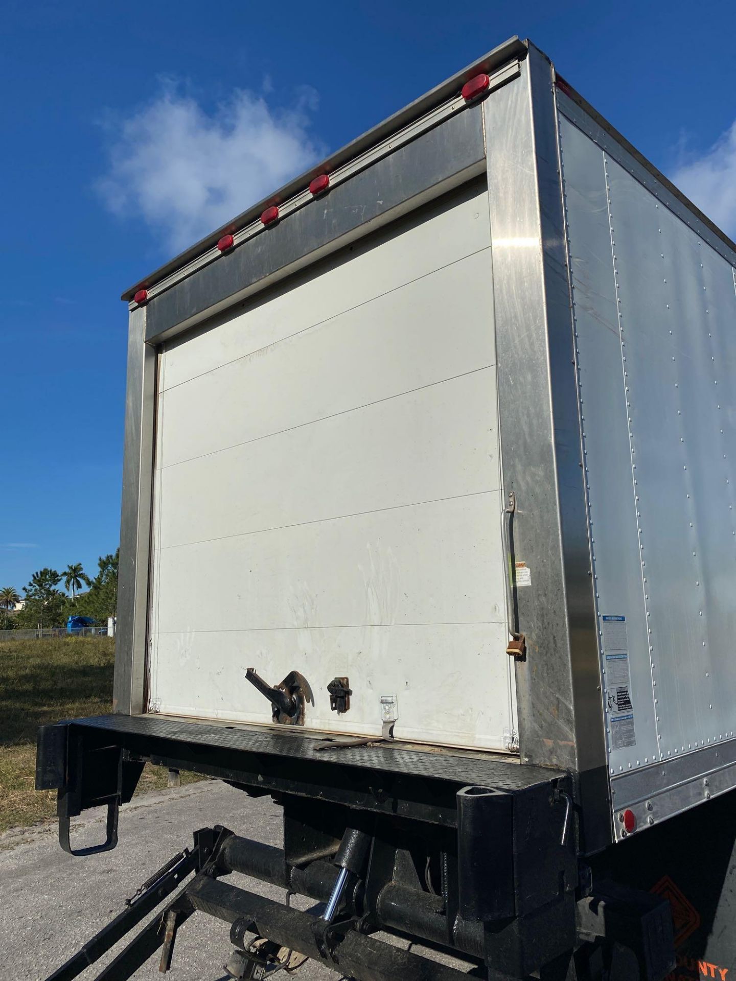 2008 INTERNATIONAL REEFER BOX TRUCK, HYDRAULIC LIFT GATE, DIESEL, AUTOMATIC TRANSMISSION - Image 13 of 21