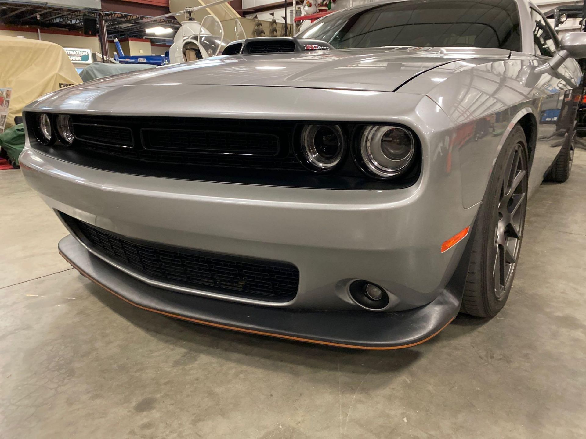 2016 DODGE CHALLENGER WITH SCAT PACK/ SHAKER PACKAGE, APPROX 9,850 MILES SHOWING, RUNS AND OPERATES - Image 4 of 26