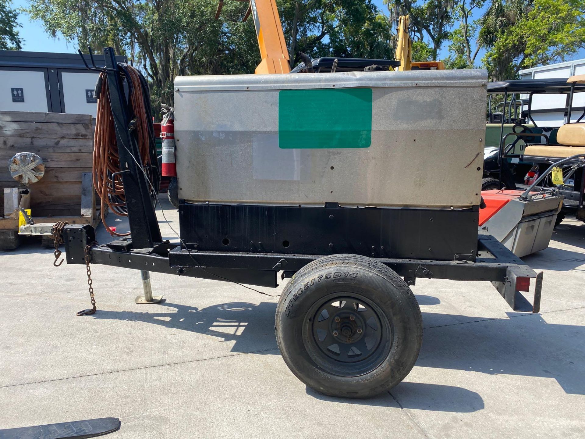 LINCOLN ELECTRIC VANTAGE 300 WELDER, TRAILER MOUNTED, RUNS AND OPERATES - Image 9 of 14