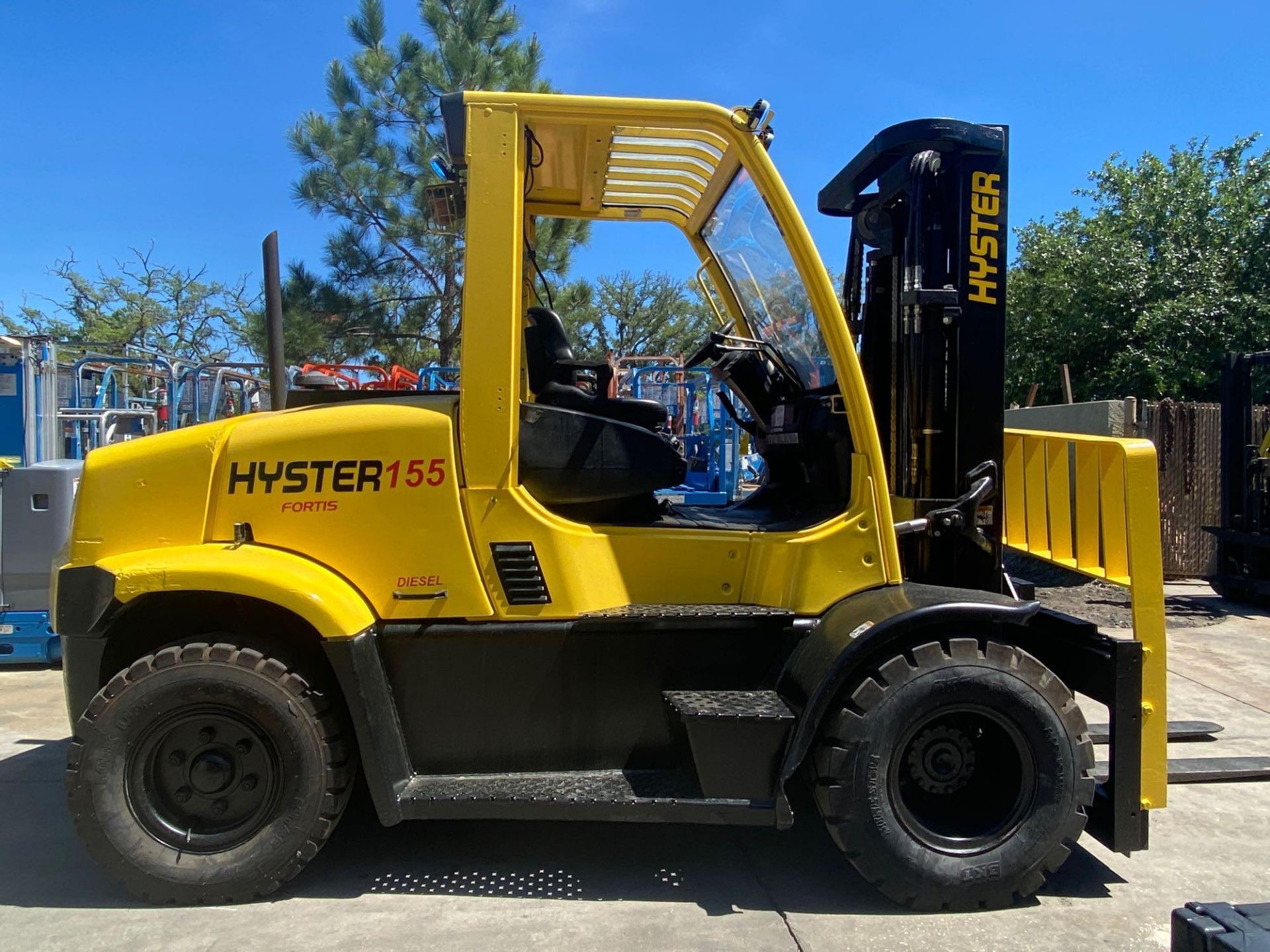 2012 HYSTER H155FT DIESEL FORKLIFT, 15,500 LB CAPACITY, 185" HEIGHT CAPACITY, TILT, SIDE SHIFT, RUNS - Image 4 of 11