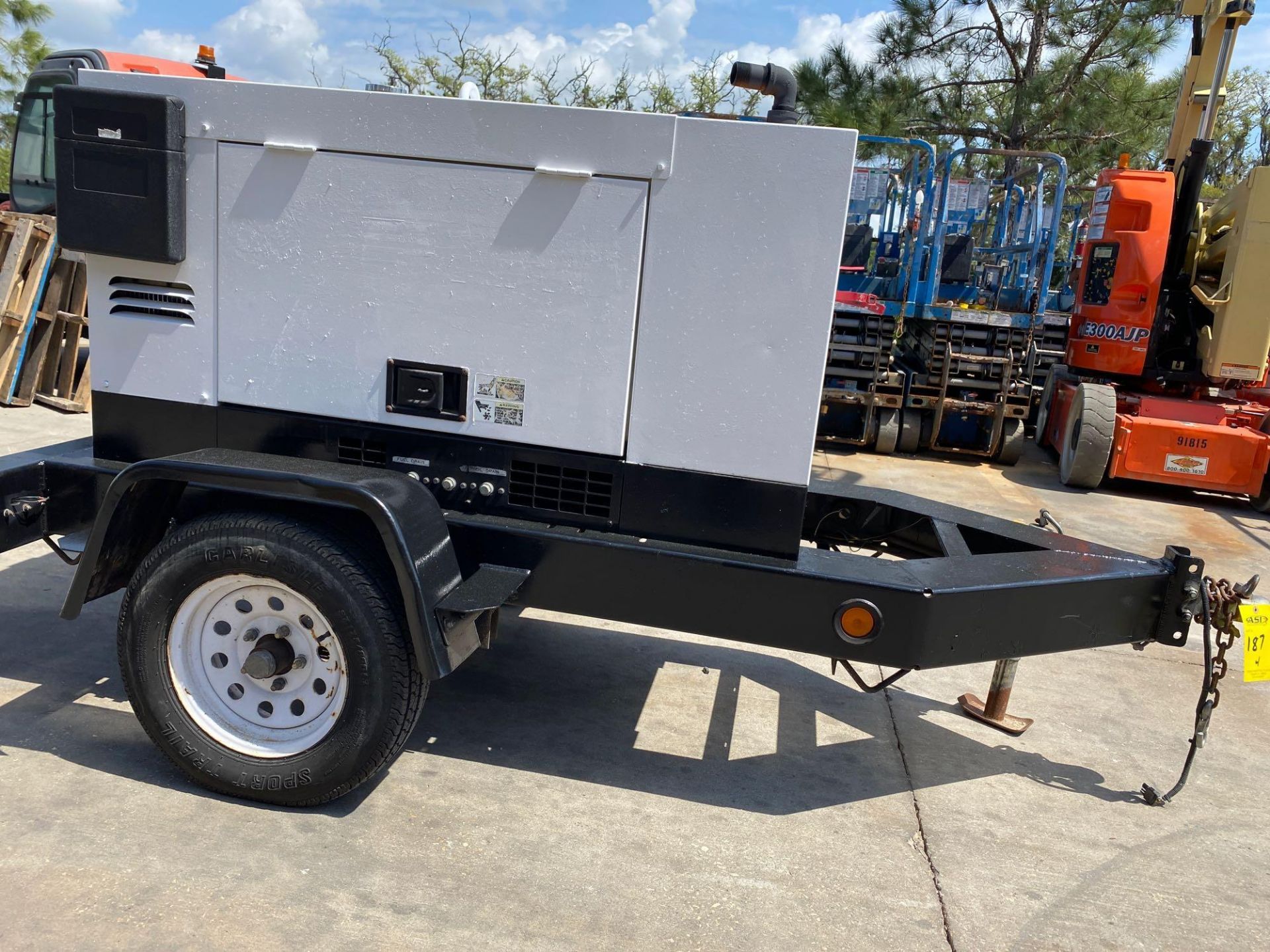 WHISPERWELD 400 AMP DC WELDER/14 KW GENERATOR, TRAILER MOUNTED, RUNS AND OPERATES - Image 5 of 14