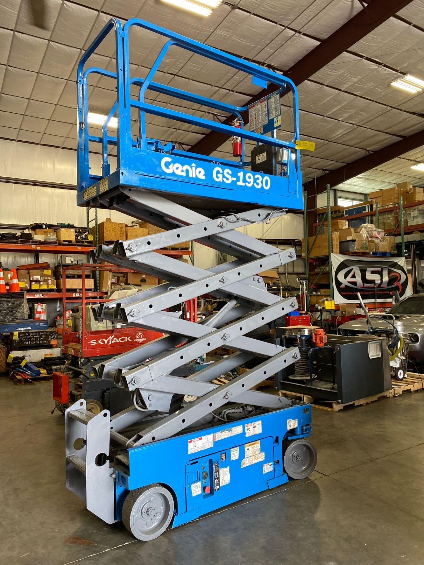 GENIE GS-1930 ELECTRIC SCISSOR LIFT, SELF PROPELLED, SLIDE OUT WORK PLATFORM, 19' PLATFORM HEIGHT, B - Image 7 of 7