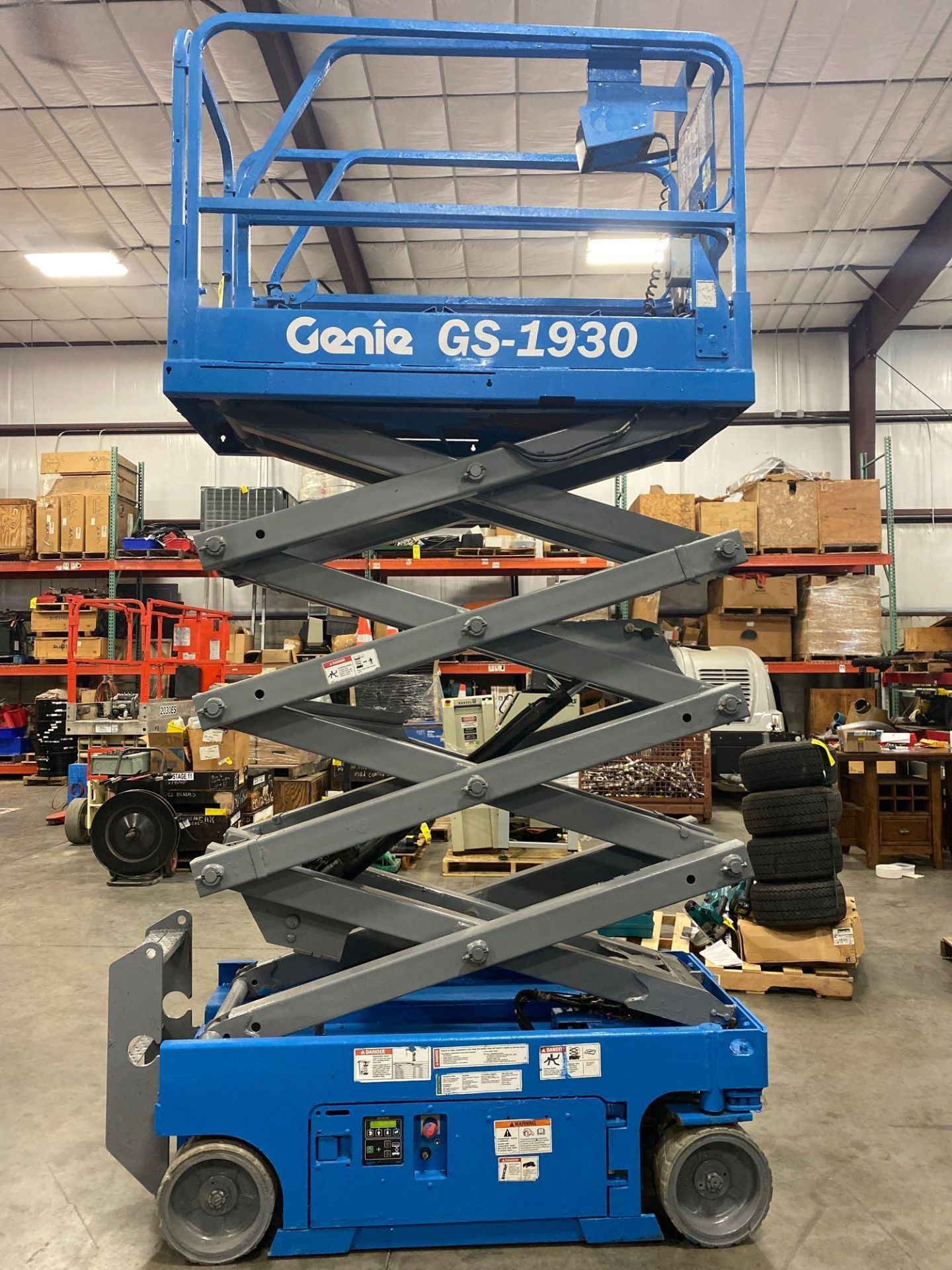 2011 GENIE GS-1930 ELECTRIC SCISSOR LIFT, SELF PROPELLED, SLIDE OUT WORK PLATFORM, 19' PLATFORM HEIG - Image 8 of 8