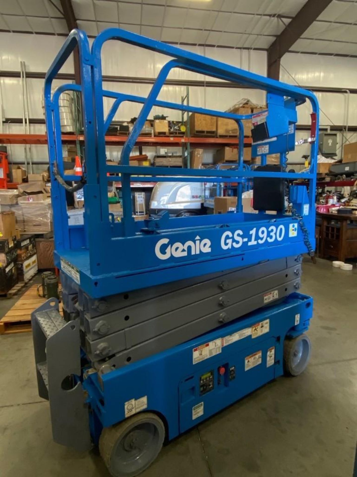 2013 GS-1930 ELECTRIC SCISSOR LIFT, SELF PROPELLED, SLIDE OUT WORK PLATFORM, 19' PLATFORM HEIGHT, BU - Image 7 of 7