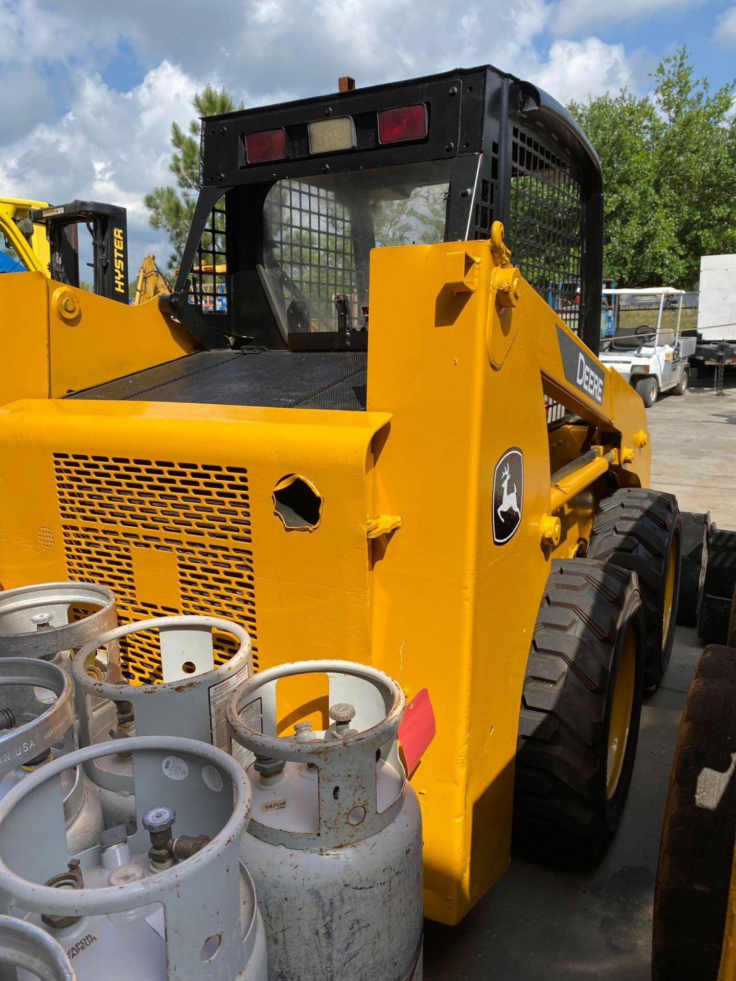 JOHN DEERE DIESEL SKID STEER WITH BUCKET ATTACHMENT, RUNS & OPERATES - Image 8 of 8