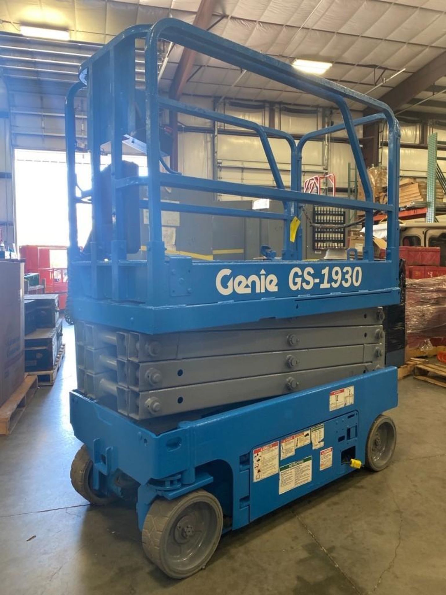 2013 GS-1930 ELECTRIC SCISSOR LIFT, SELF PROPELLED, SLIDE OUT WORK PLATFORM, 19' PLATFORM HEIGHT, BU - Image 4 of 7