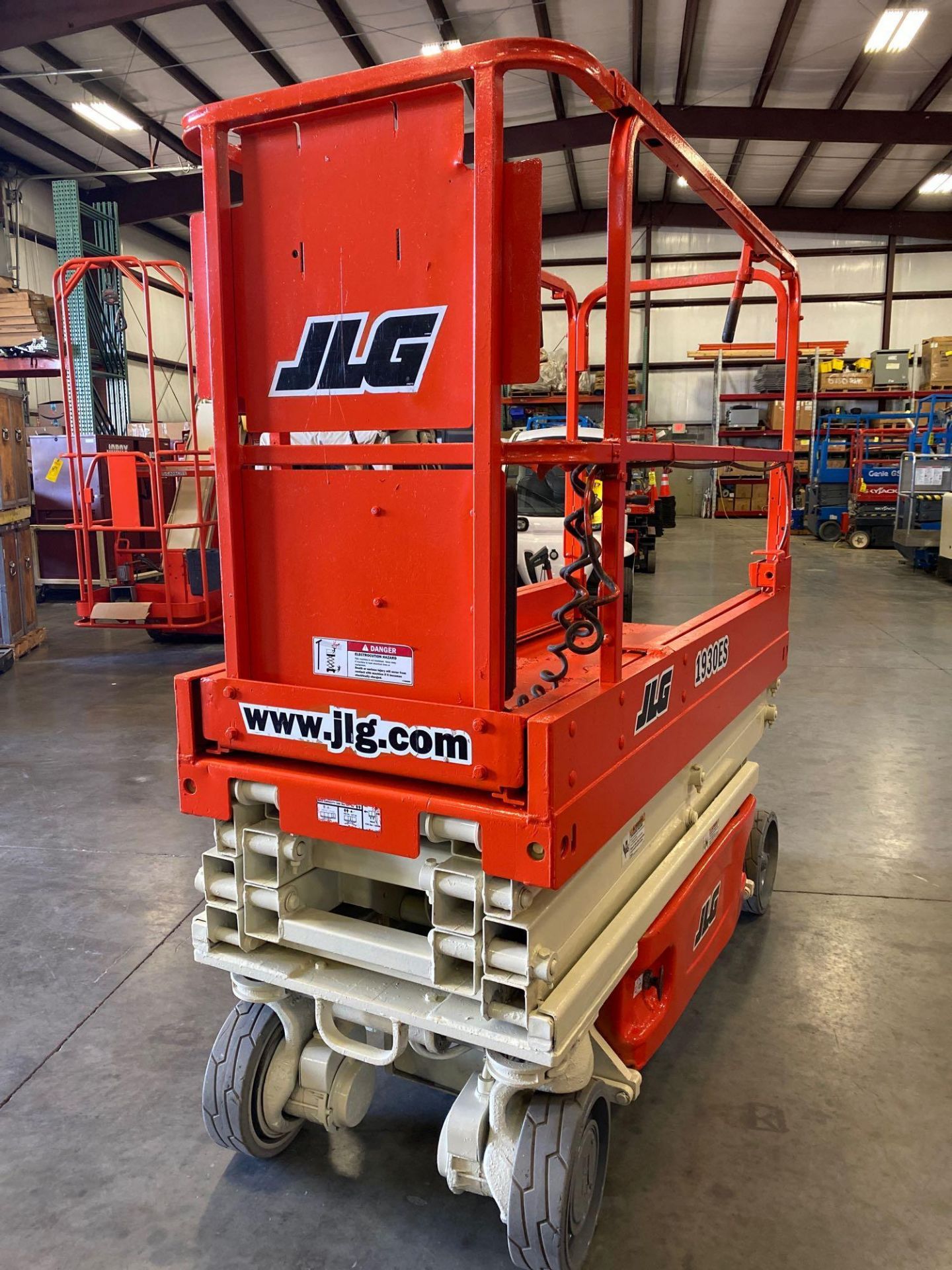 JLG 1930ES SCISSOR LIFT, 19’PLATFORM HEIGHT, EXTENDABLE PLATFORM, RUNS AND OPERATES - Image 4 of 6