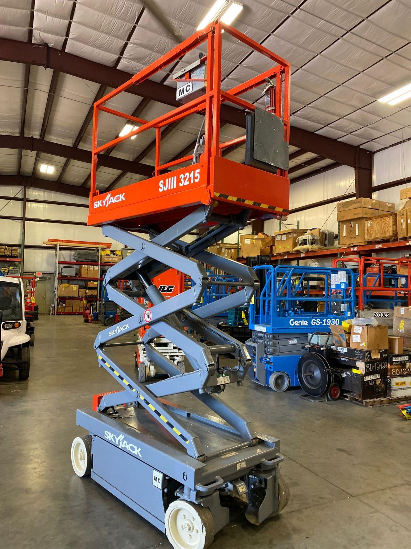 2015 SKYJACK SJIII3215 SCISSOR LIFT, BUILT IN BATTERY CHARGER, RUNS AND OPERATES - Image 7 of 7