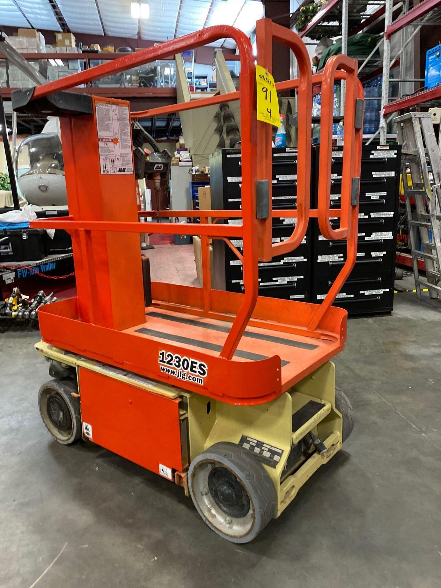 JLG 1230 ES ELECTRIC MAN LIFT, SELF PROPELLED, BUILT IN BATTERY CHARGER, 12' PLATFORM HEIGHT, APPROX