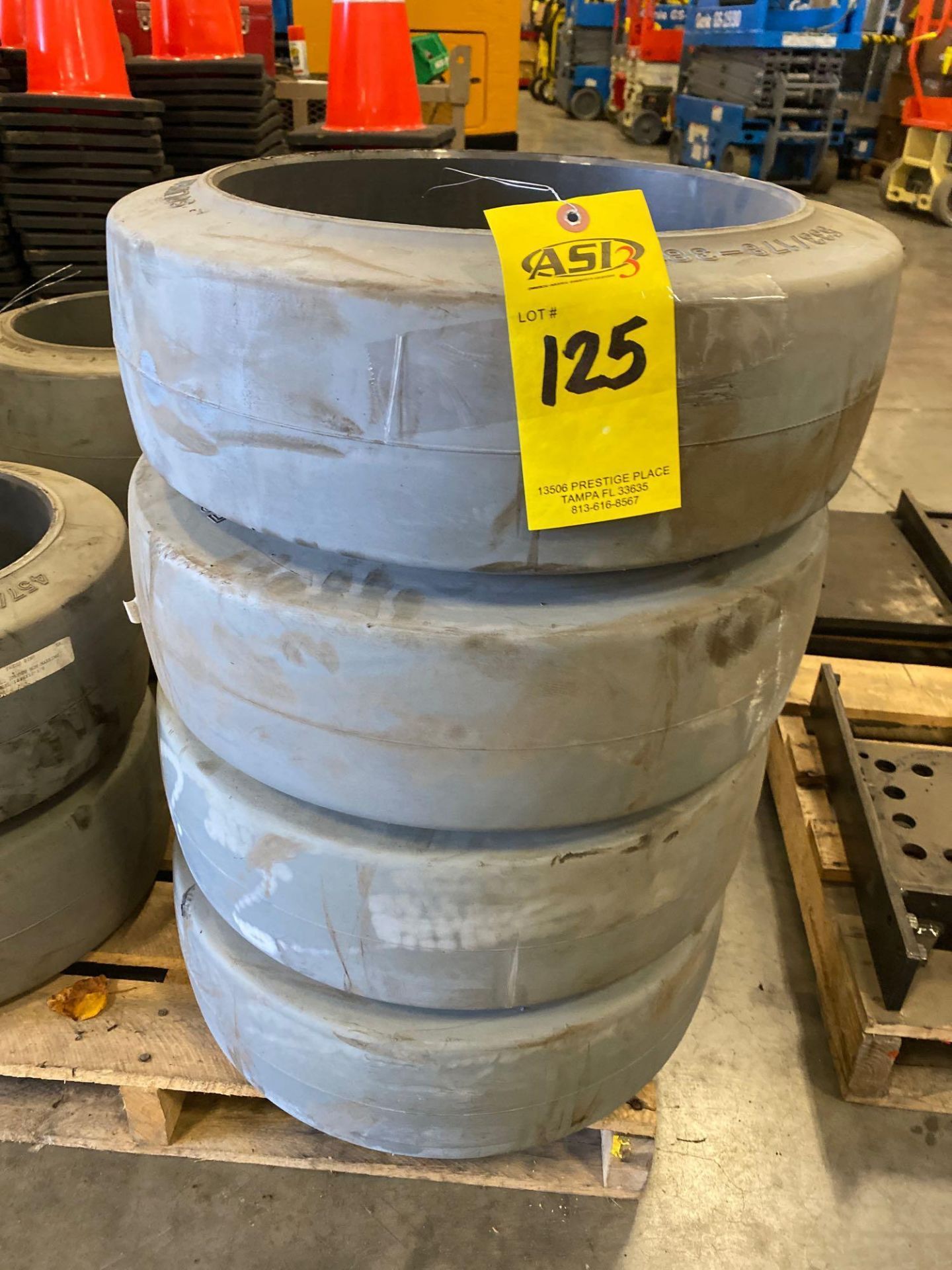 SET 4 NONMARKING TIRES, 21x7x15 - Image 2 of 8