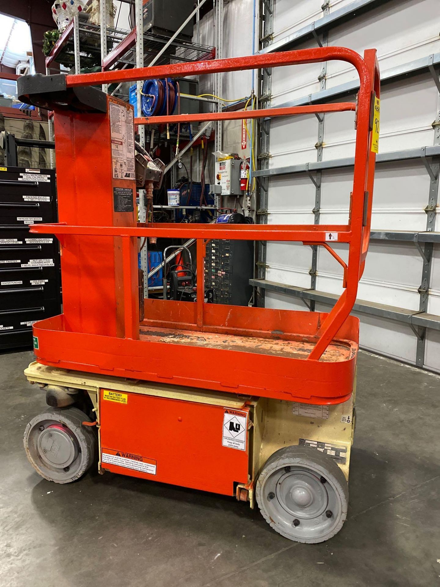 JLG 1230 ES ELECTRIC MAN LIFT, SELF PROPELLED, BUILT IN BATTERY CHARGER, 12' PLATFORM HEIGHT, APPROX