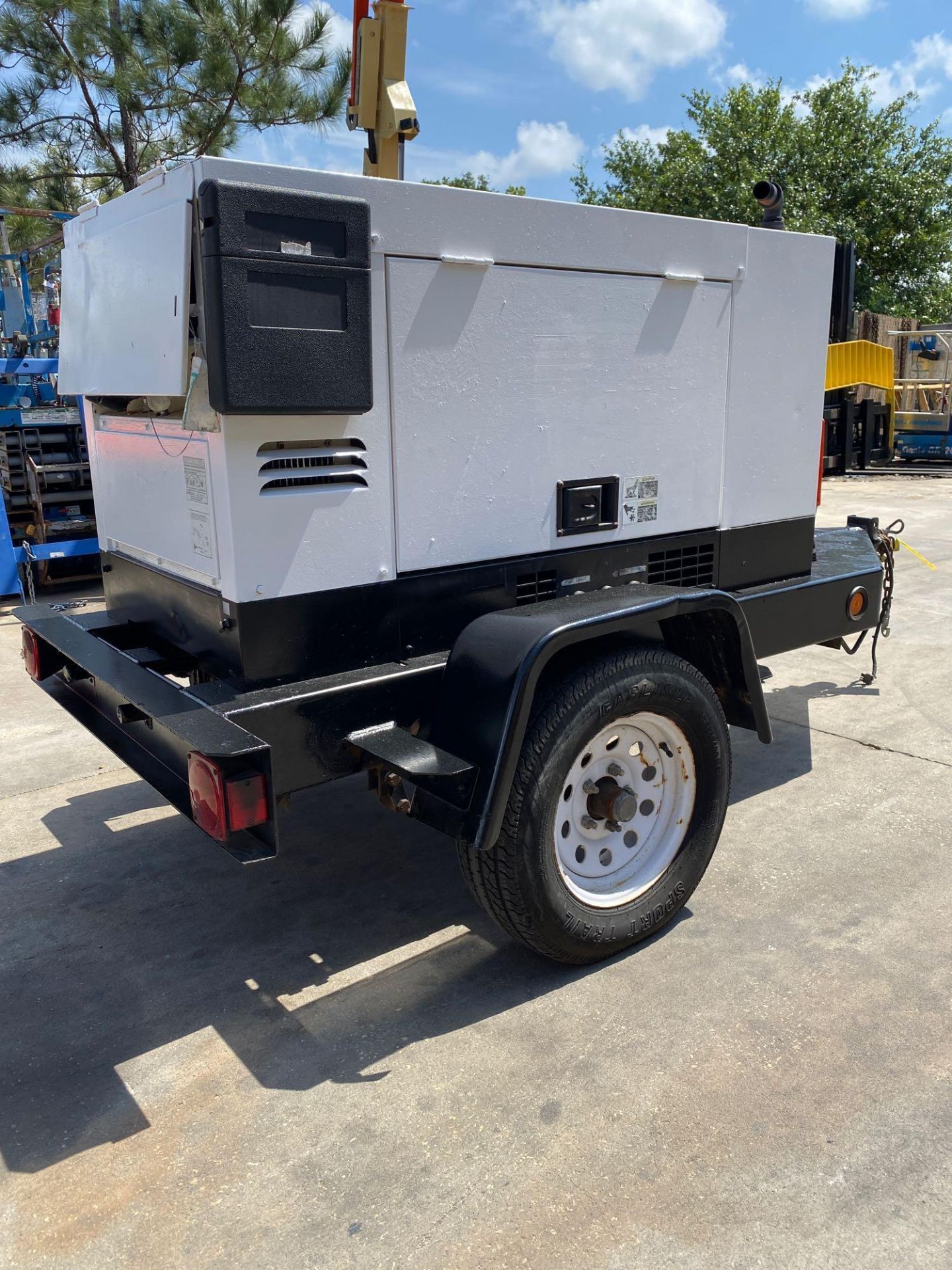 WHISPERWELD 400 AMP DC WELDER/14 KW GENERATOR, TRAILER MOUNTED, RUNS AND OPERATES - Image 8 of 14