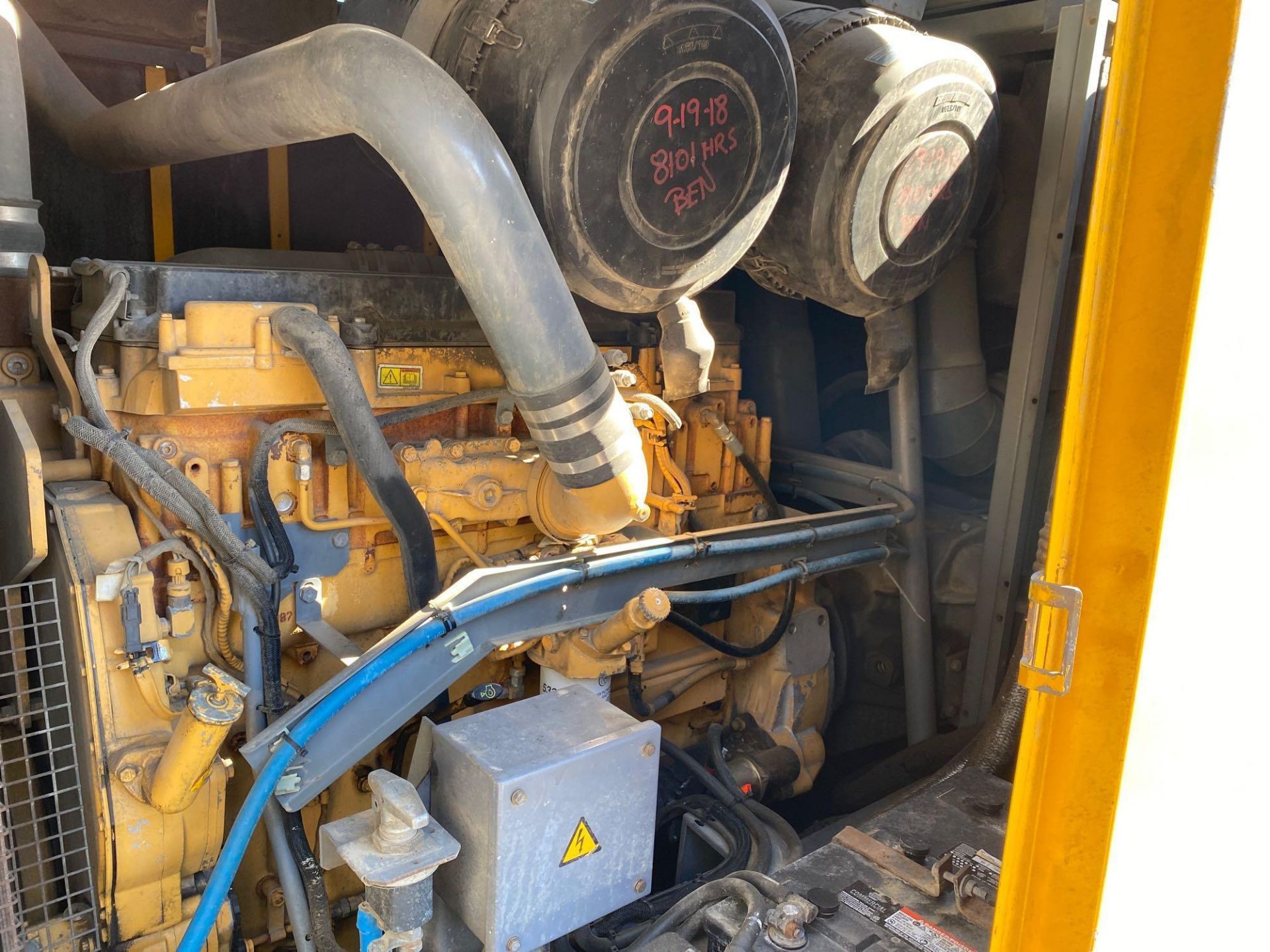 2008/2009 ATLAS COPCO XAS1600CD6 TOW BEHIND AIR COMPRESSOR, CATERPILLAR DIESEL, RUNS AND OPERATES - Image 7 of 14