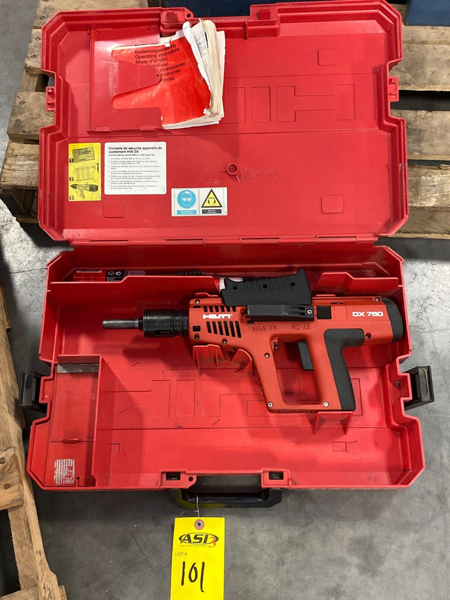 HILTI DX 750 POWDER ACTUATED NAILER