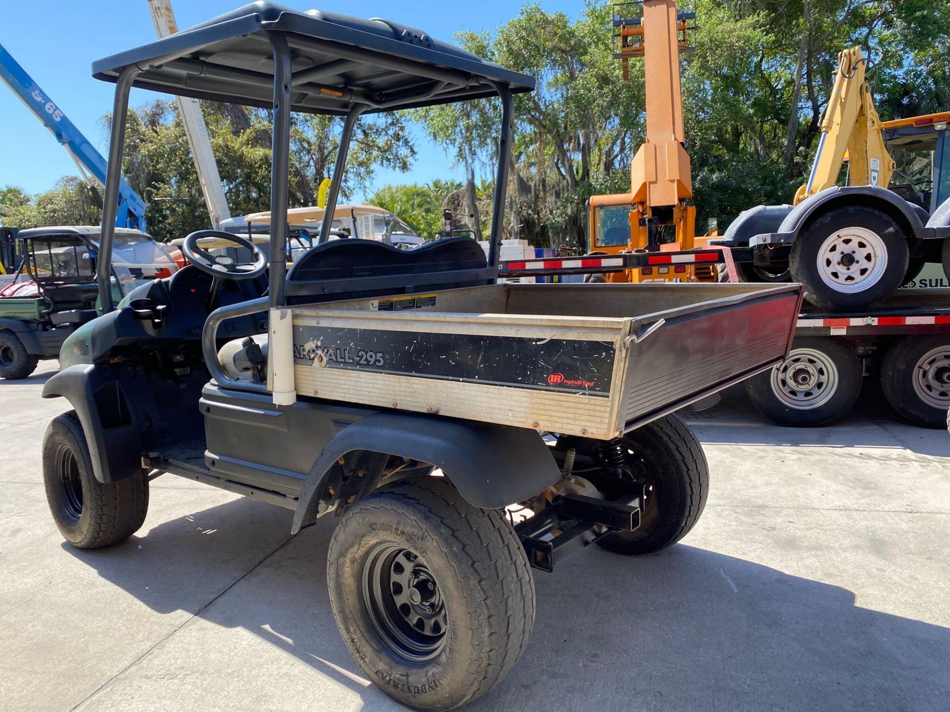 CLUB CAR UTV WITH DUMP BED, 4X4 INTELITRAK, GAS POWERED, RUNS & DRIVES - Image 5 of 9