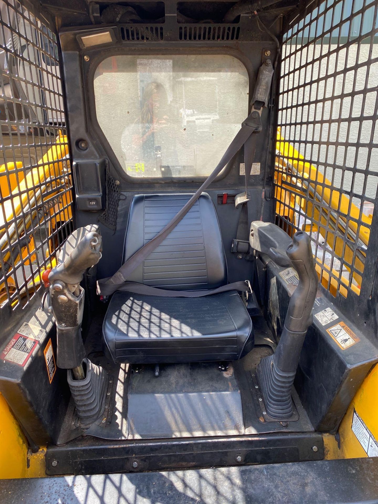 JOHN DEERE DIESEL SKID STEER WITH BUCKET ATTACHMENT, RUNS & OPERATES - Image 6 of 8