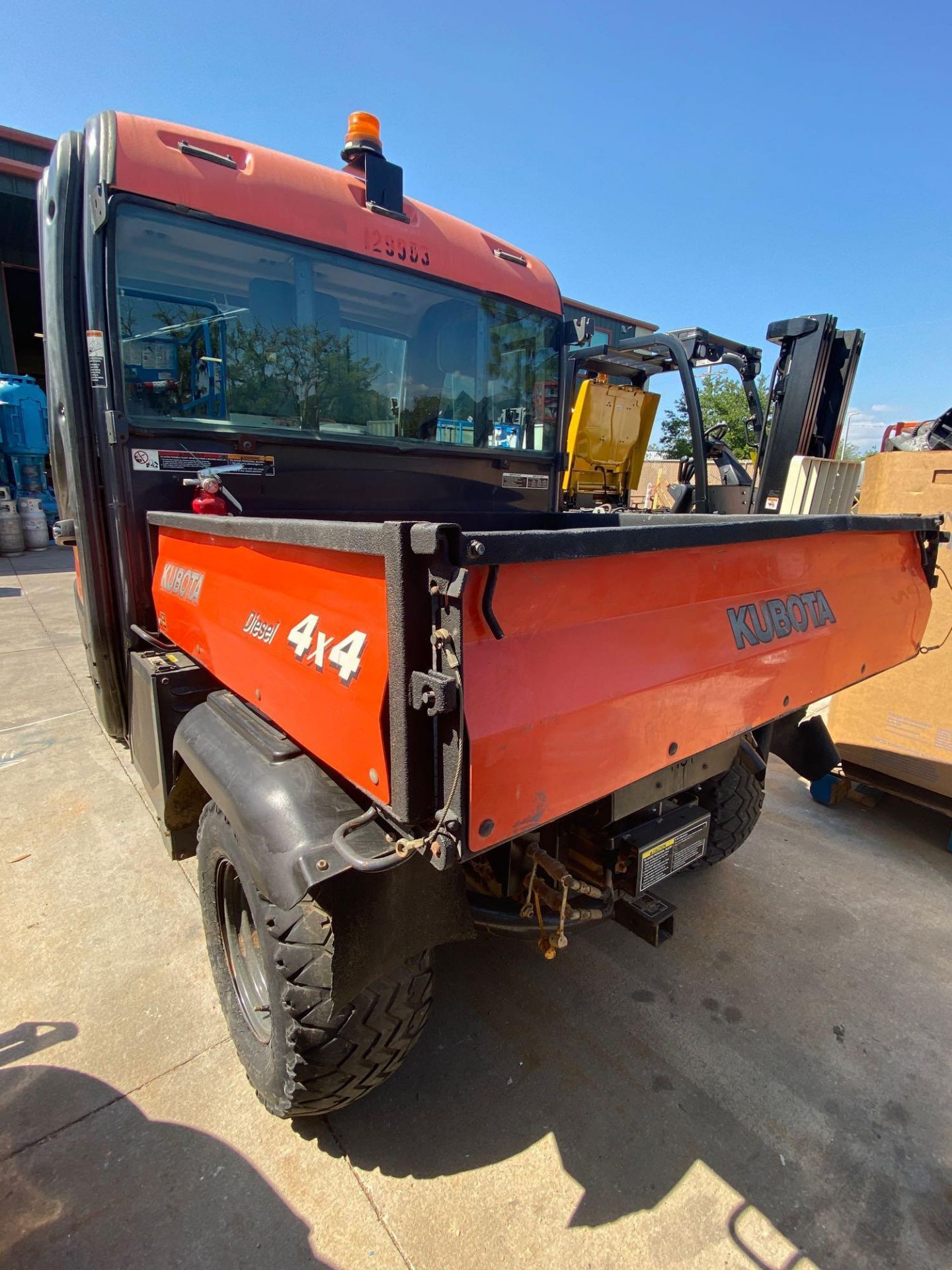 2014 KUBOTA ENCLOSED CAB UTV, DIESEL, 4x4, ICE COLD AIR, HEAT, DUMP BED, RUNS AND DRIVES - Image 6 of 12