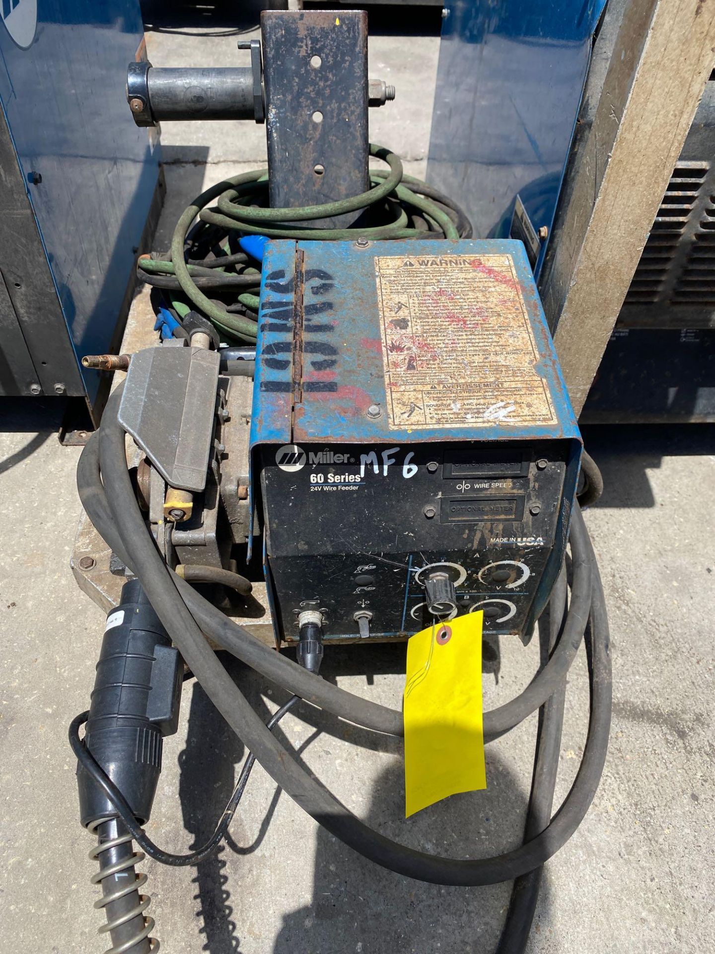 MILLER CP-302 ELECTRIC WELDER WITH MILLER 60 SERIES 24V WIRE FEEDER AND CABLES/CORDS - Image 9 of 10