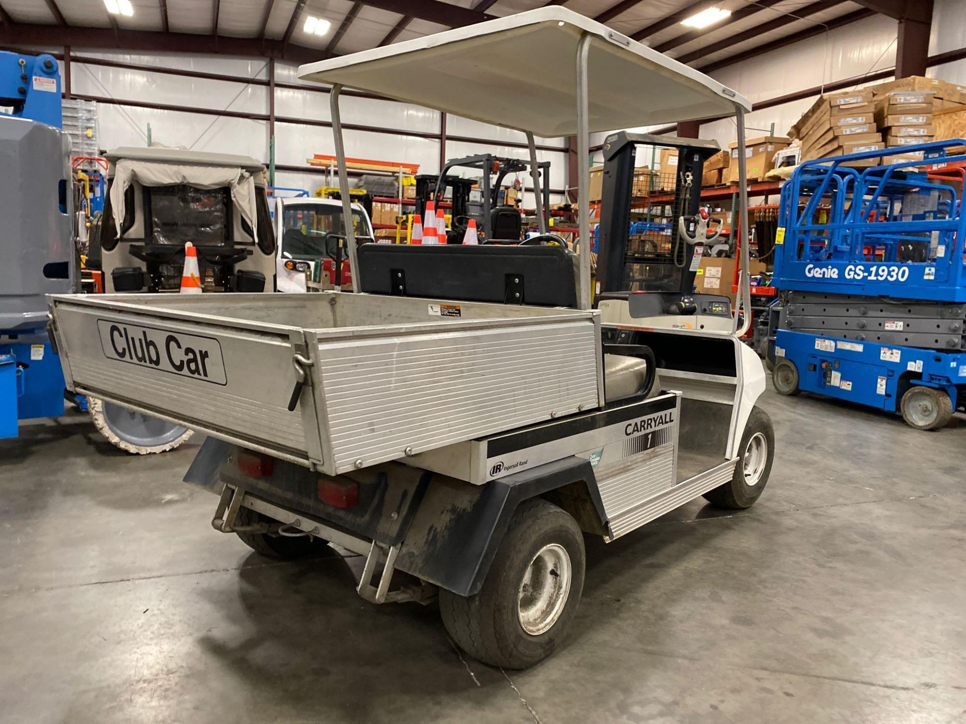 CLUB CAR CARRYALL ELECTRIC UTILITY CART WITH BED, RUNS AND OPERATES - Image 5 of 7