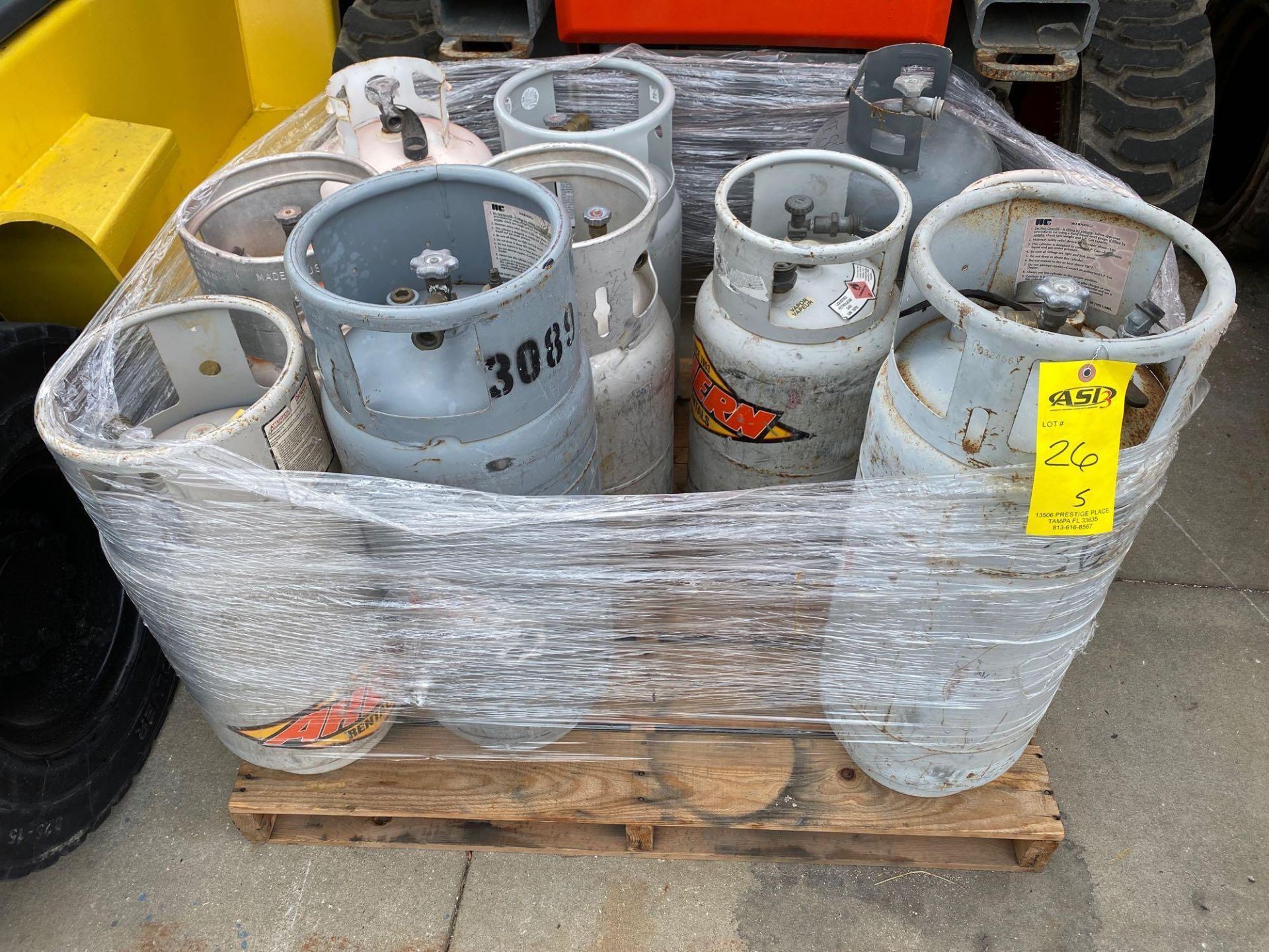 PALLET OF PROPANE TANKS, ALUMINUM AND STEEL - Image 4 of 5