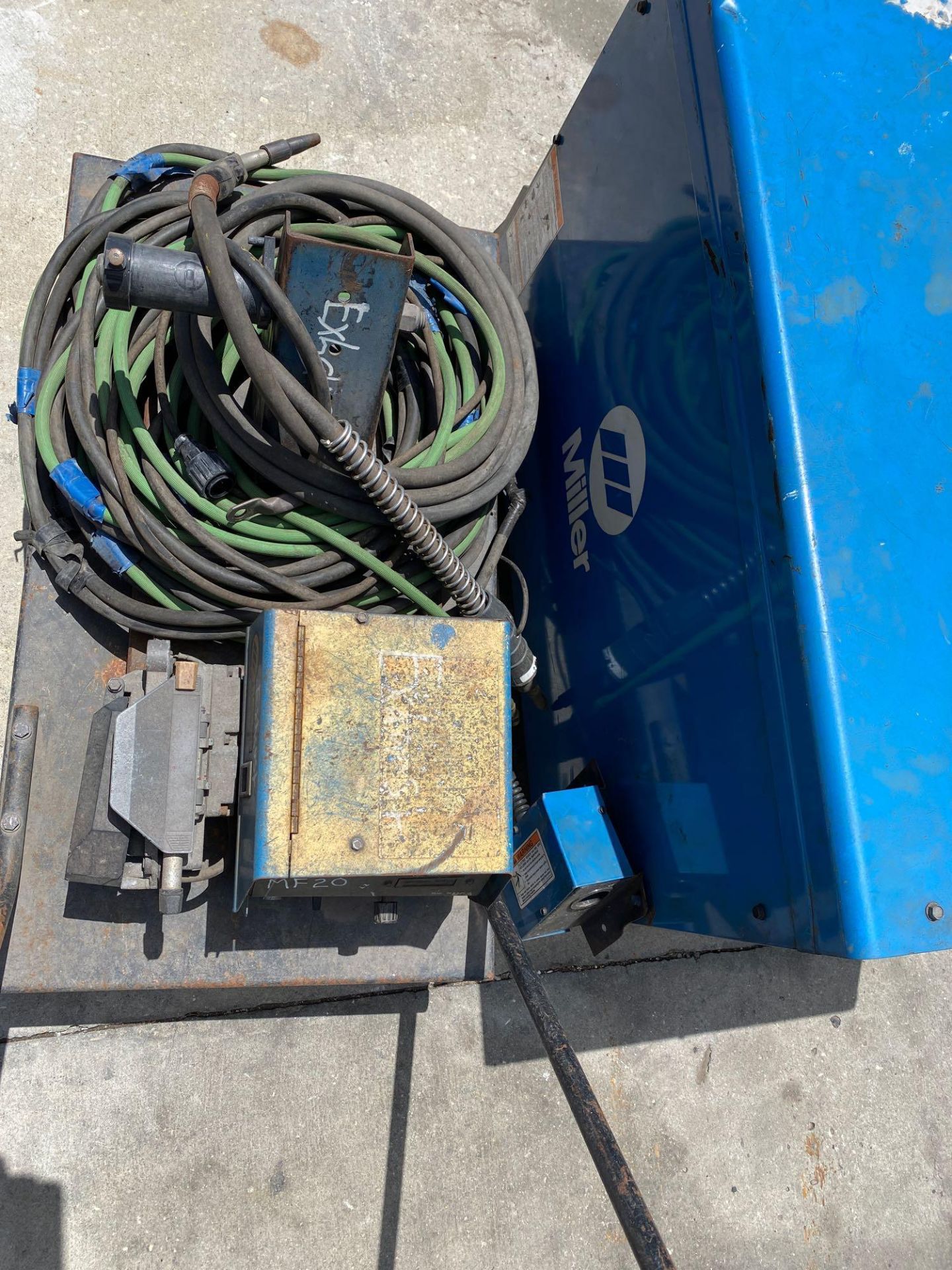 MILLER DELTAWELD 452 ELECTRIC WELDER WITH MILLER 60 SERIES 24V WIRE FEEDER AND CABLES/CORDS - Image 9 of 10