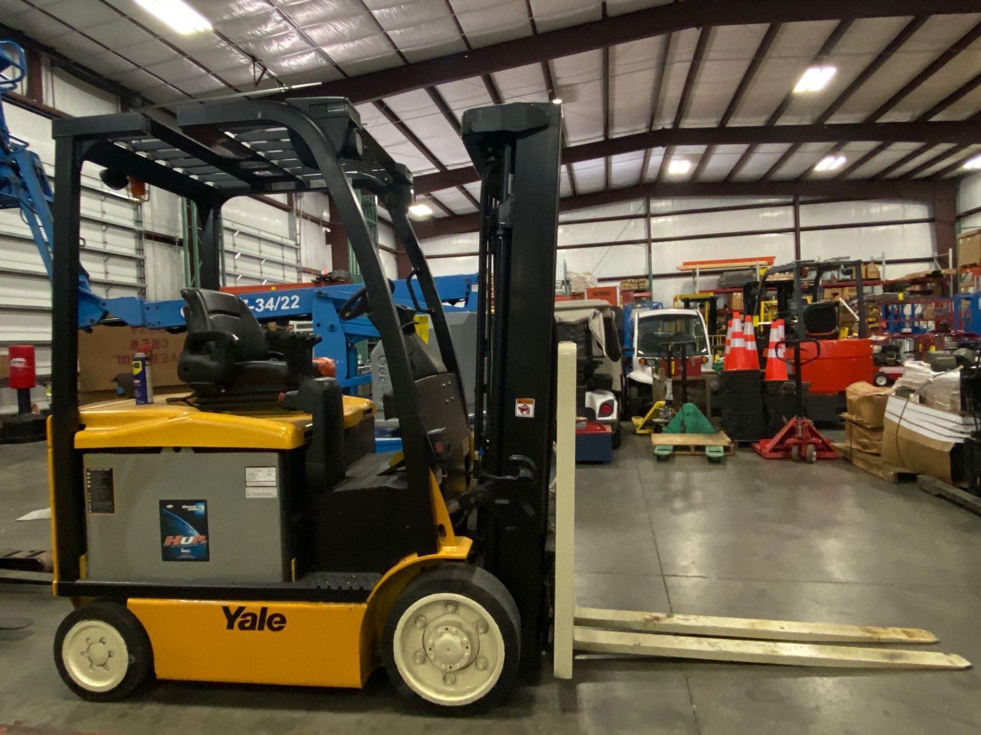 YALE ELECTRIC FORKLIFT MODEL ERCO50VGN36TE088, 36V, 200.8" HEIGHT CAPACITY, APPROX. 5,000 LB CAPACIT - Image 5 of 9