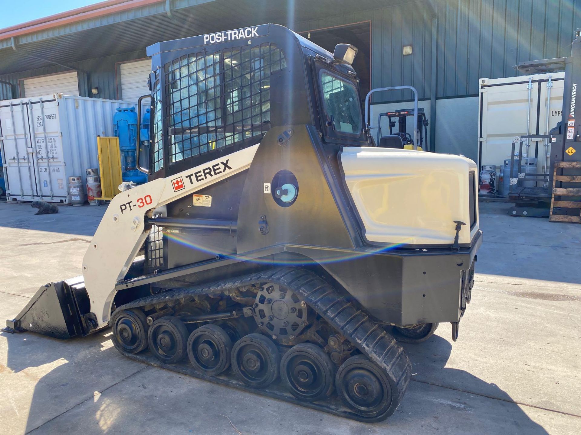 2012/2013 TEREX PT30 DIESEL SKID STEER, RUBBER TRACKS, BUCKET ATTACHMENT, RUNS AND OPERATES - Image 10 of 20