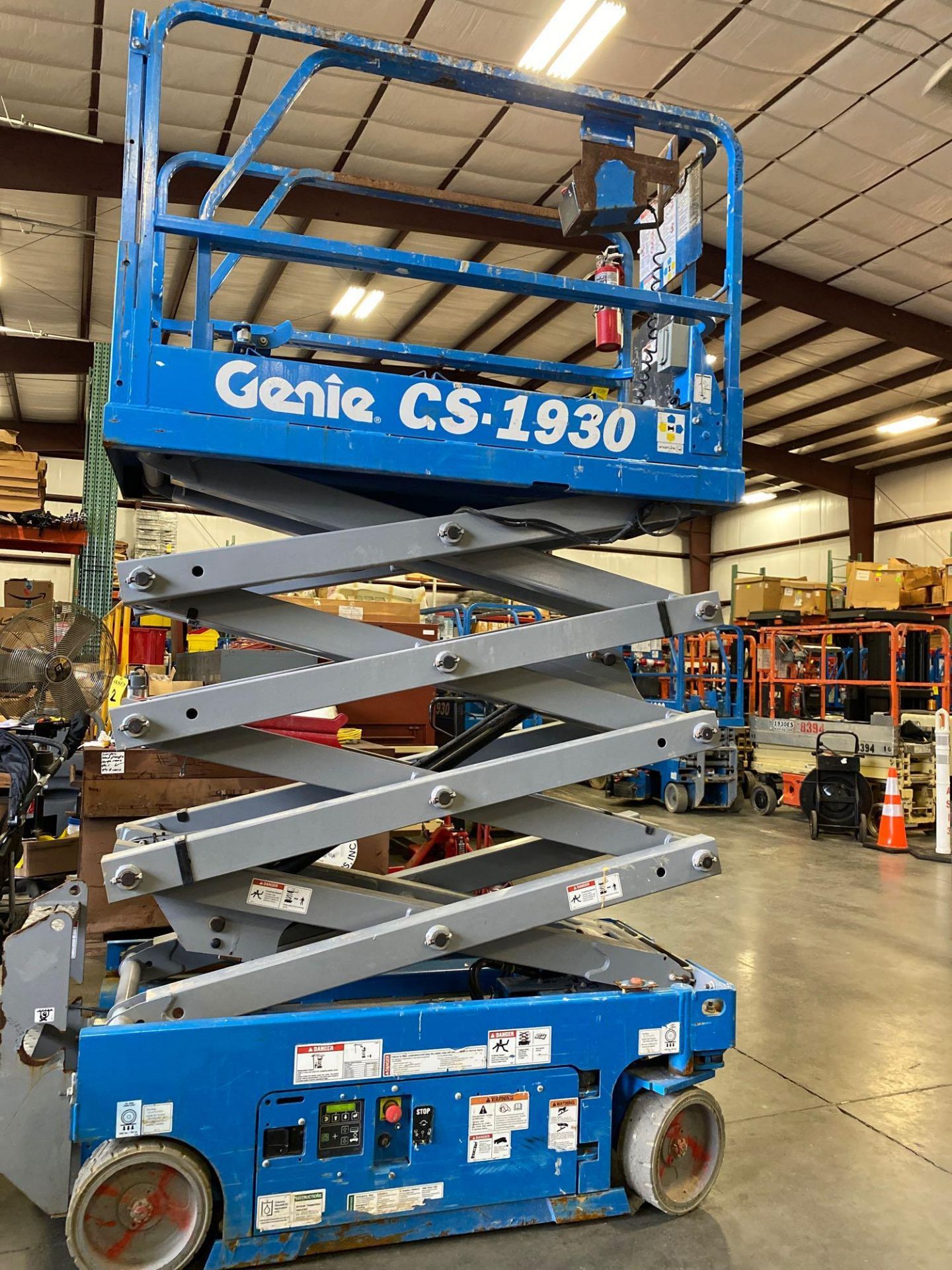 2017 GENIE GS-1930 ELECTRIC SCISSOR LIFT, SELF PROPELLED, SLIDE OUT WORK PLATFORM