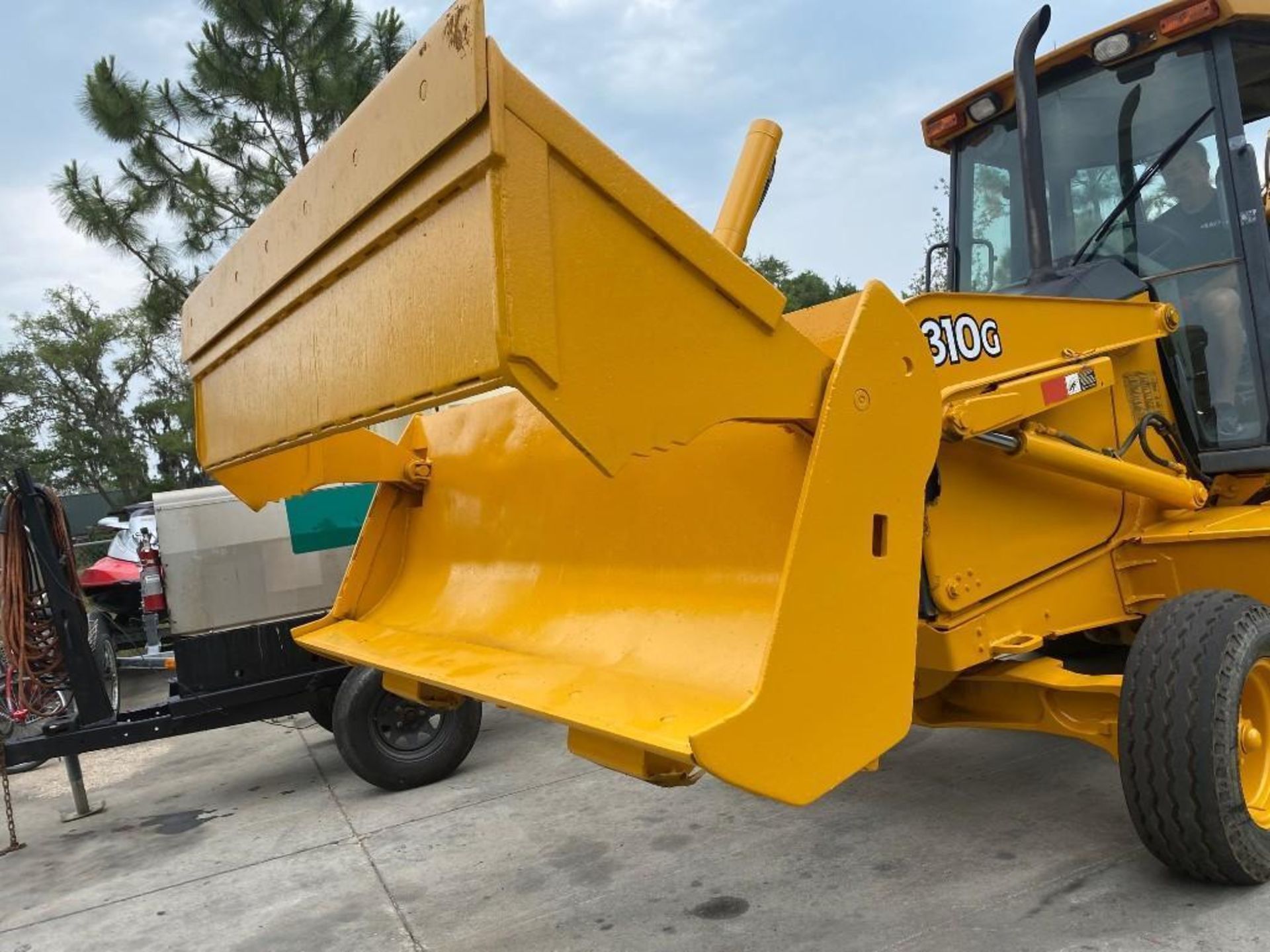 JOHN DEERE 310G LOADER, BACKHOE, DIESEL, ENCLOSED CAB, BROKEN GLASS, 4 IN 1 BUCKET, RUNS AND OPERATE - Image 16 of 26