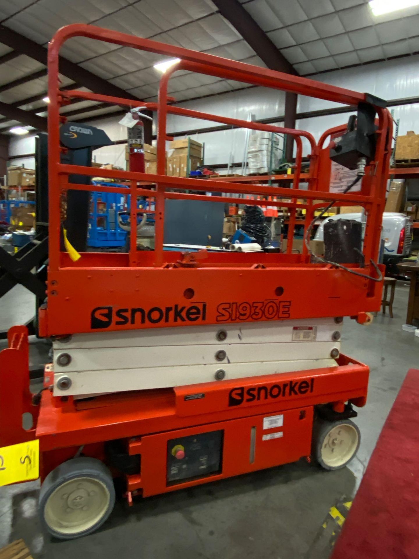 SNORKEL S1930E ELECTRIC SCISSOR LIFT, 19' PLATFORM HEIGHT, SLIDE OUT WORK PLATFORM, BUILT IN BATTERY - Image 7 of 14