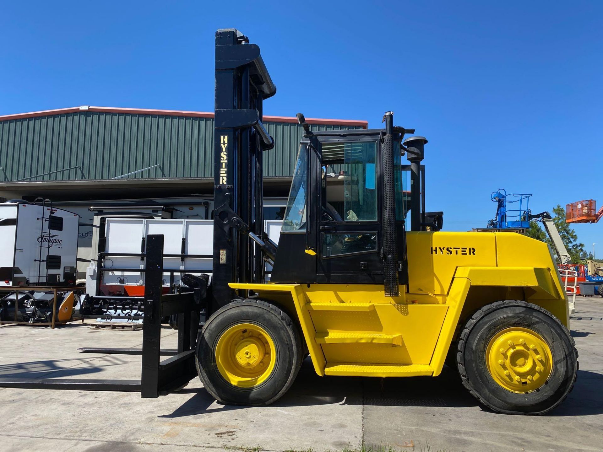 HYSTER DIESEL FORKLIFT MODEL H190XL2, APPROX. 19,000 LB CAPACITY, 212.6" HEIGHT CAPACITY, RUNS AND O - Image 2 of 12