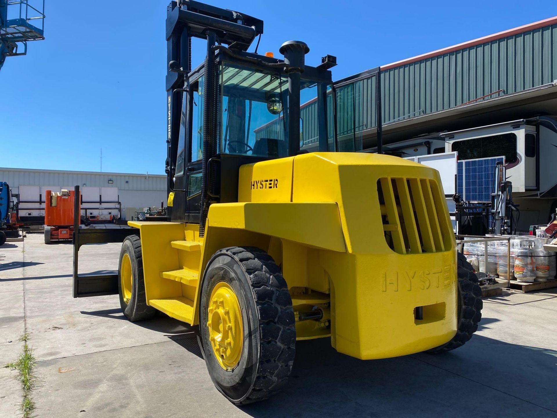 HYSTER DIESEL FORKLIFT MODEL H190XL2, APPROX. 19,000 LB CAPACITY, 212.6" HEIGHT CAPACITY, RUNS AND O - Image 3 of 12
