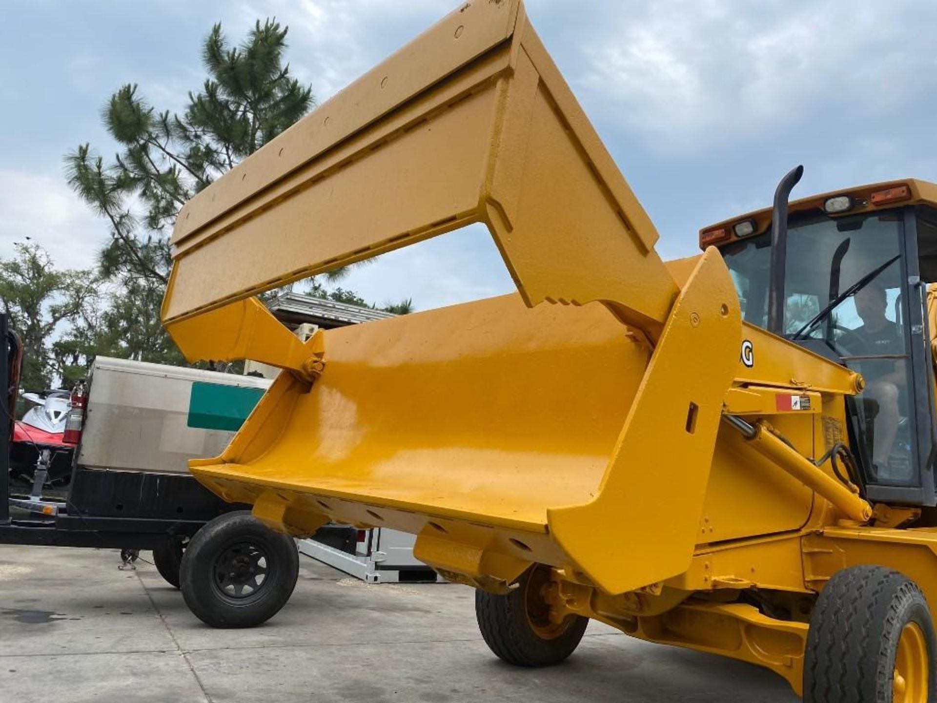 JOHN DEERE 310G LOADER, BACKHOE, DIESEL, ENCLOSED CAB, BROKEN GLASS, 4 IN 1 BUCKET, RUNS AND OPERATE - Image 13 of 26