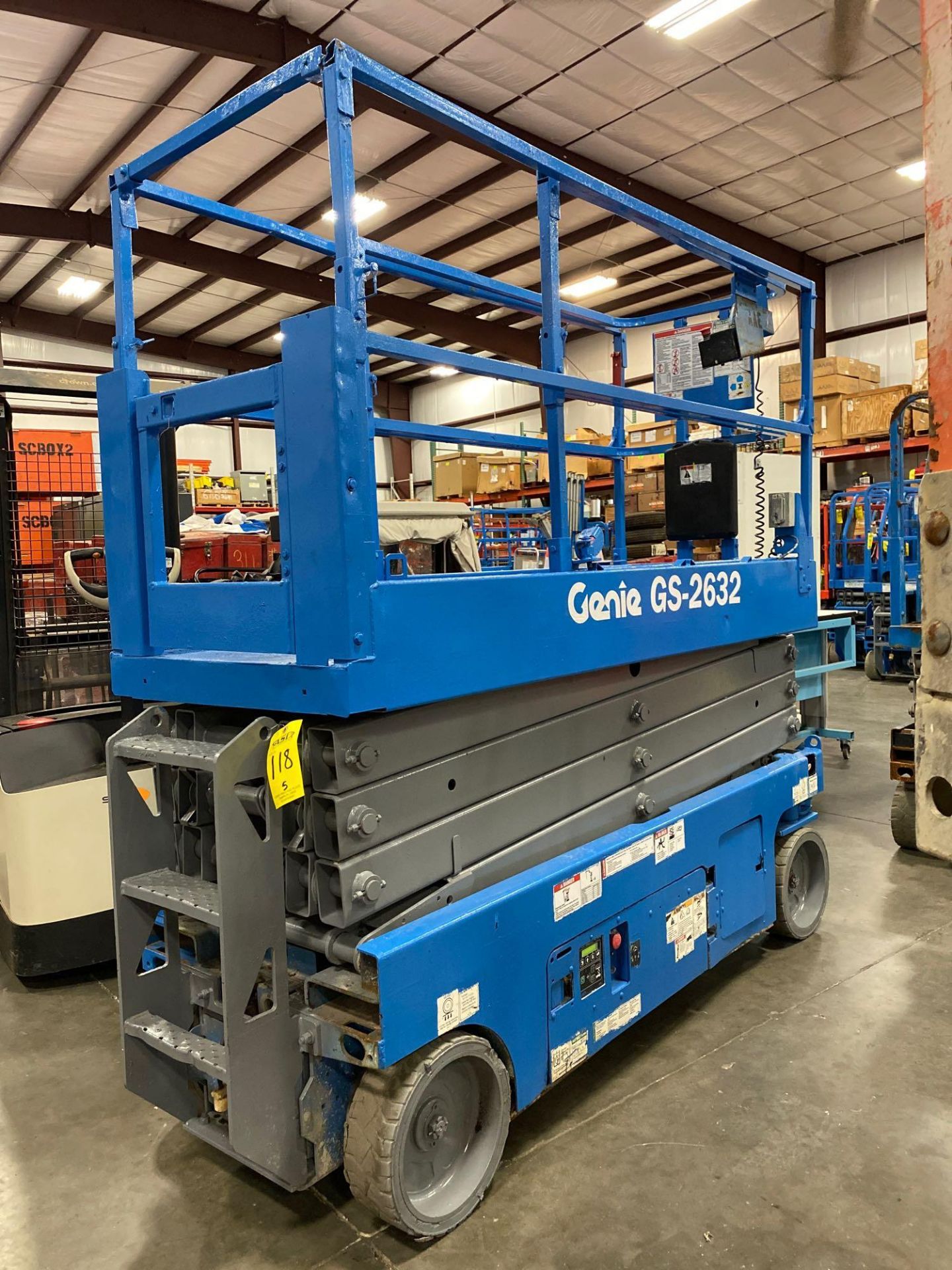 GENIE GS 2632 ELECTRIC SCISSOR LIFT, 26' PLATFORM HEIGHT, BUILT IN BATTERY CHARGER - Image 9 of 12