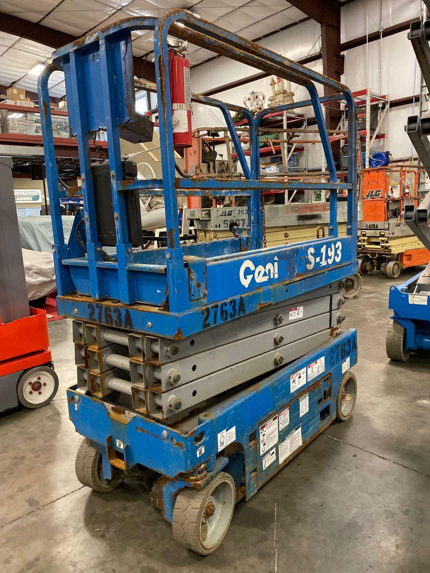 GENIE GS1930 SCISSOR LIFT, SELF PROPELLED, 19' PLATFORM HEIGHT - Image 11 of 14