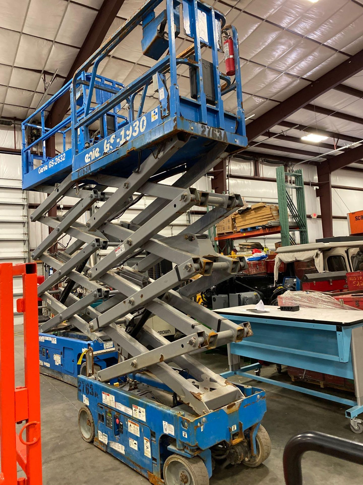 GENIE GS1930 SCISSOR LIFT, SELF PROPELLED, 19' PLATFORM HEIGHT - Image 3 of 14