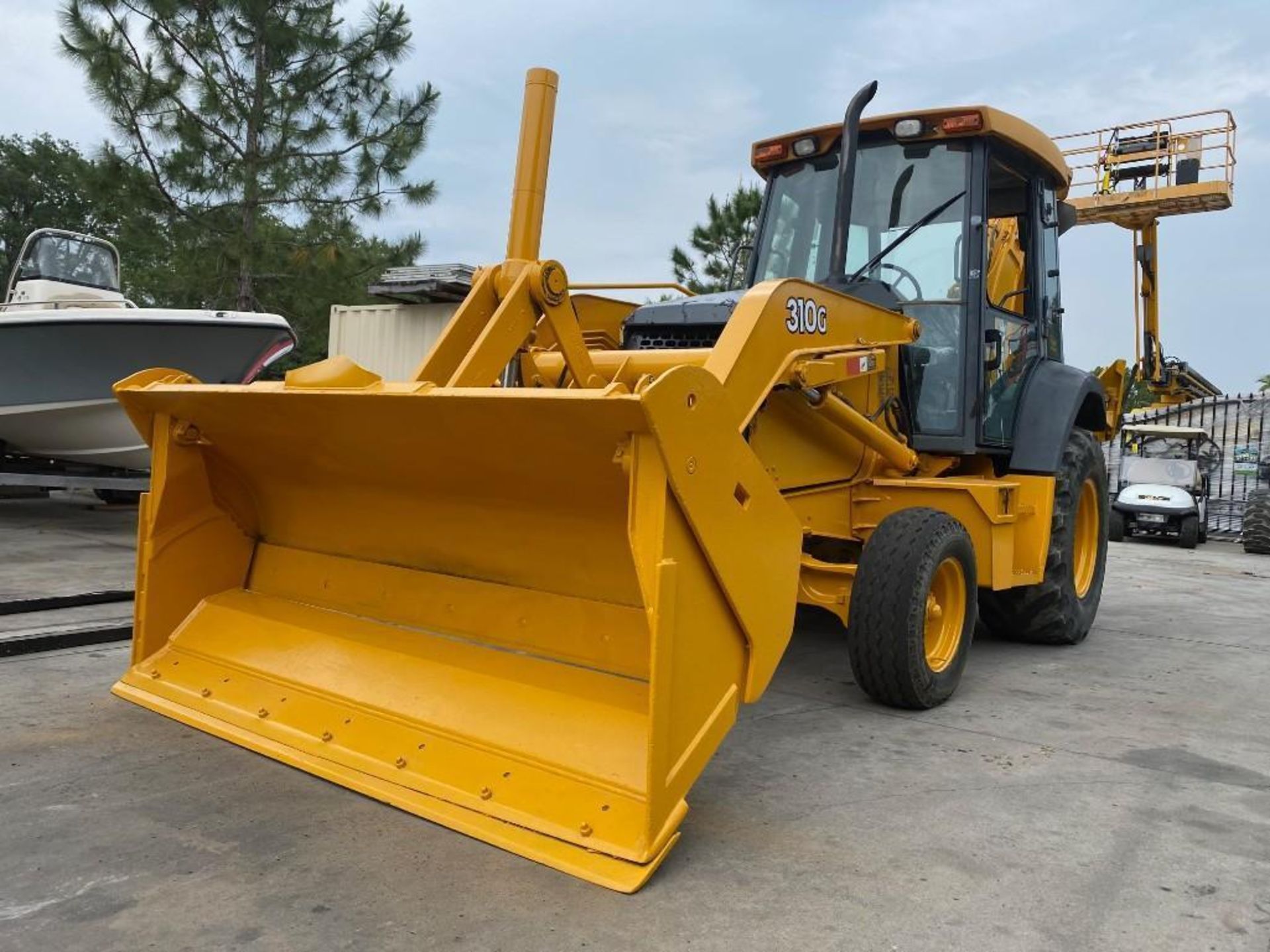 JOHN DEERE 310G LOADER, BACKHOE, DIESEL, ENCLOSED CAB, BROKEN GLASS, 4 IN 1 BUCKET, RUNS AND OPERATE - Image 10 of 26