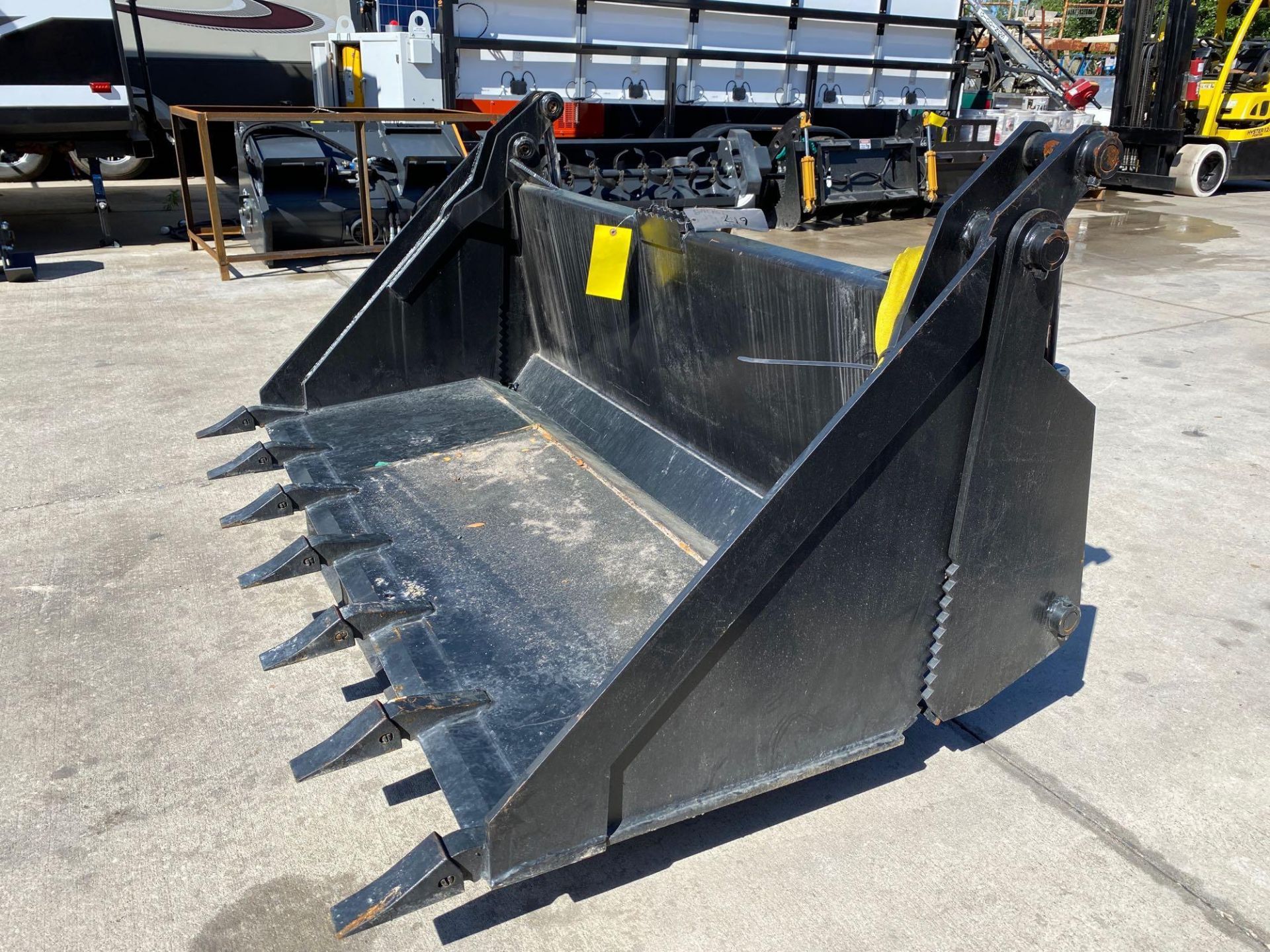 72" 4-IN-1 HYDRAULIC BUCKET - Image 12 of 14