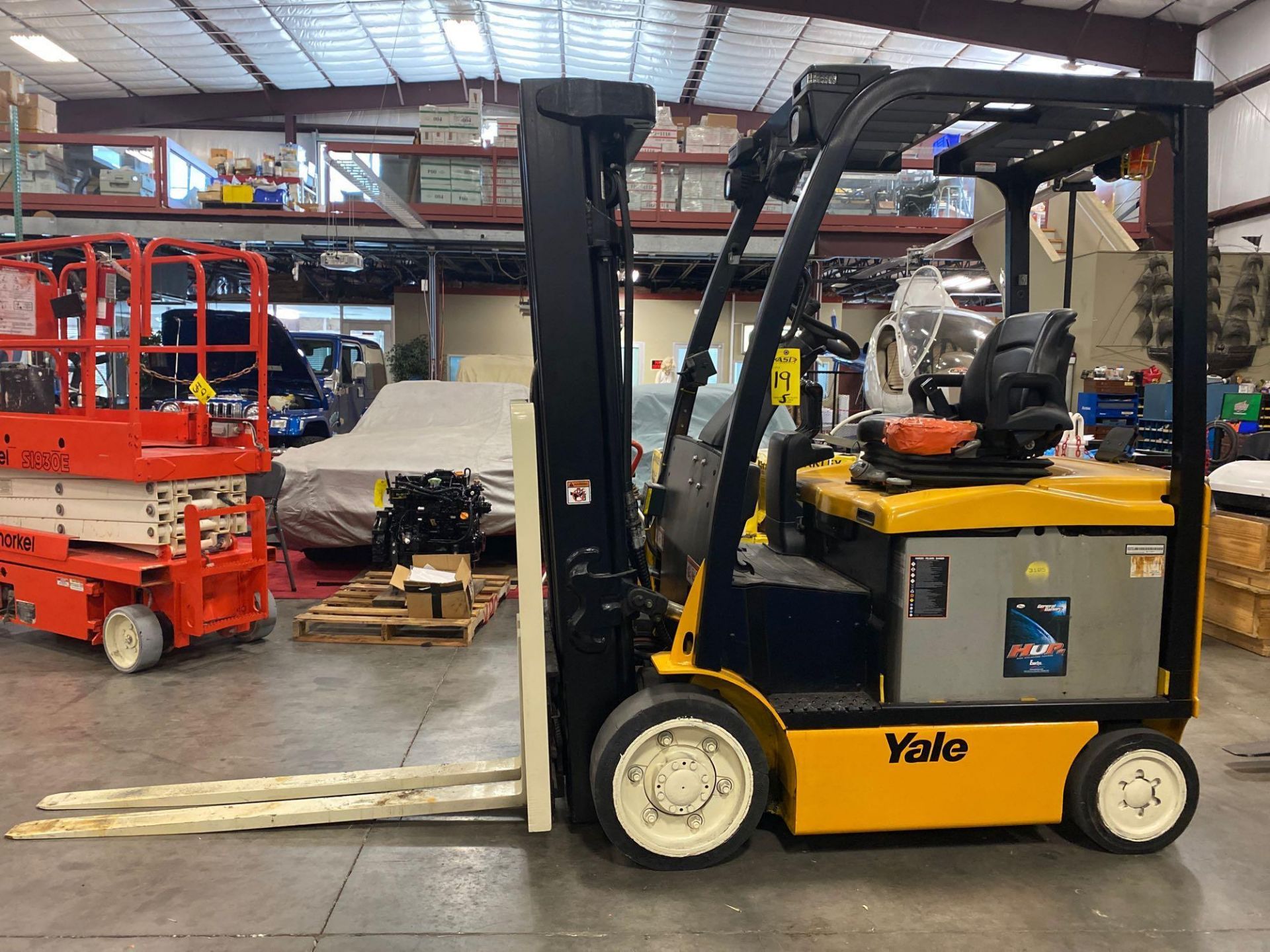 YALE ELECTRIC FORKLIFT MODEL ERCO50VGN36TE088, 36V, 200.8" HEIGHT CAPACITY, APPROX. 5,000 LB CAPACIT - Image 2 of 9