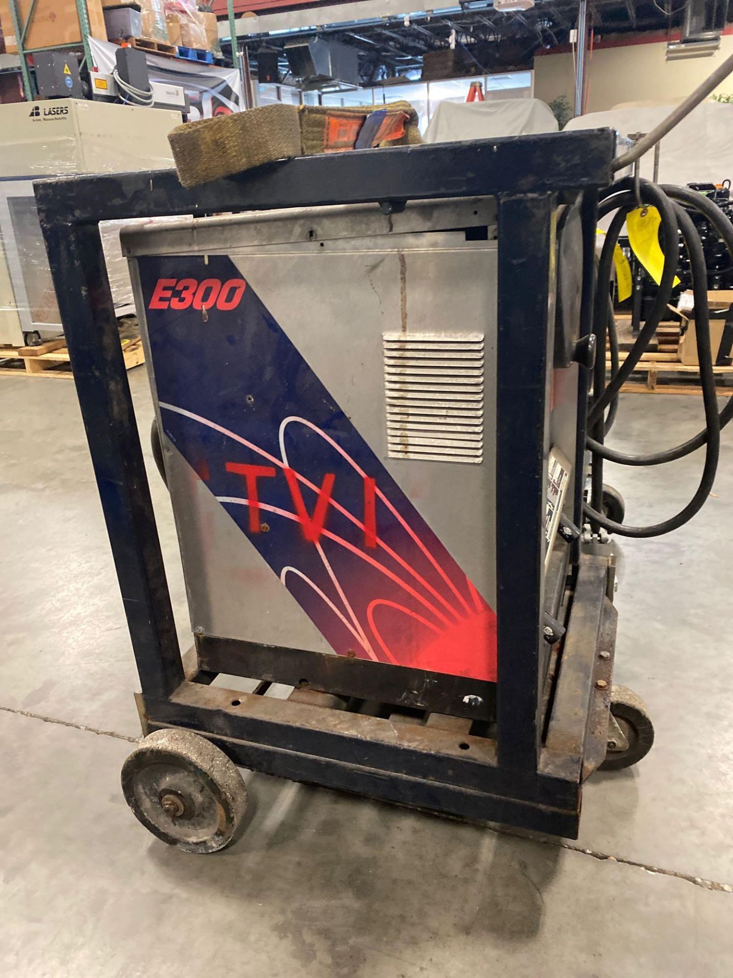 LINCOLN ELECTRIC E300 WELDER - Image 4 of 10