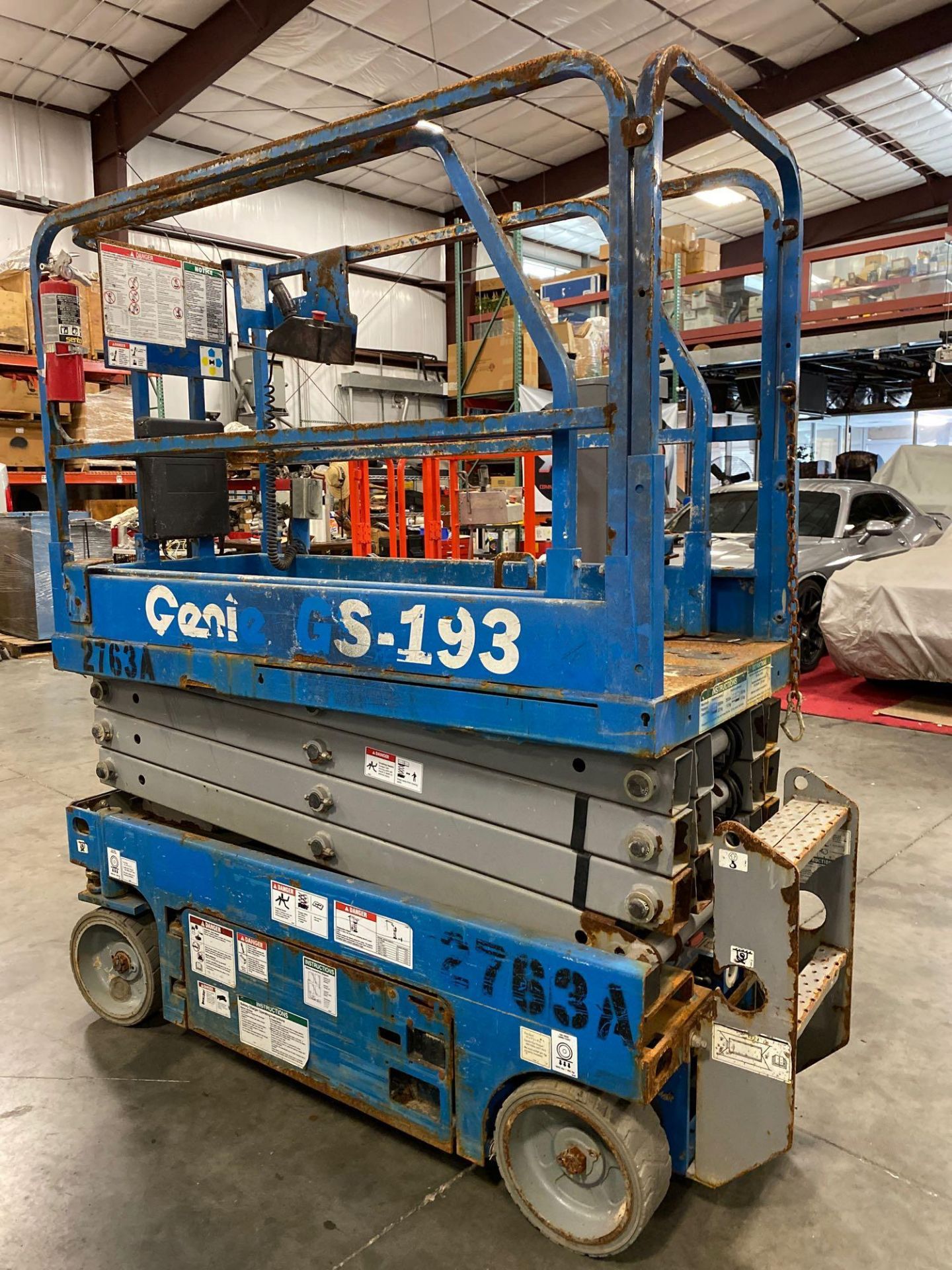 GENIE GS1930 SCISSOR LIFT, SELF PROPELLED, 19' PLATFORM HEIGHT - Image 13 of 14