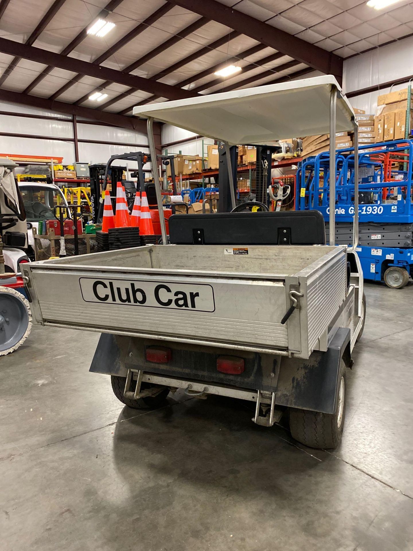 CLUB CAR CARRYALL ELECTRIC UTILITY CART WITH BED, RUNS AND OPERATES - Image 4 of 7