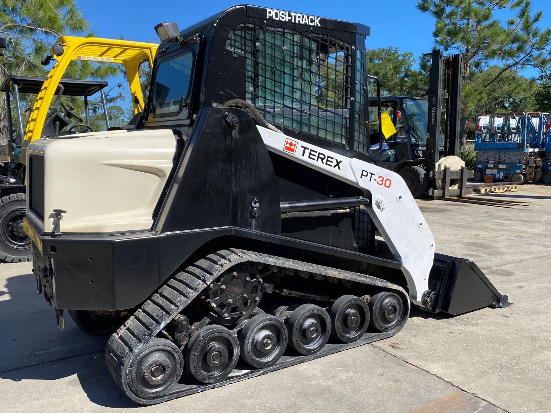 2012/2013 TEREX PT30 DIESEL SKID STEER, RUBBER TRACKS, BUCKET ATTACHMENT, RUNS AND OPERATES - Image 6 of 20