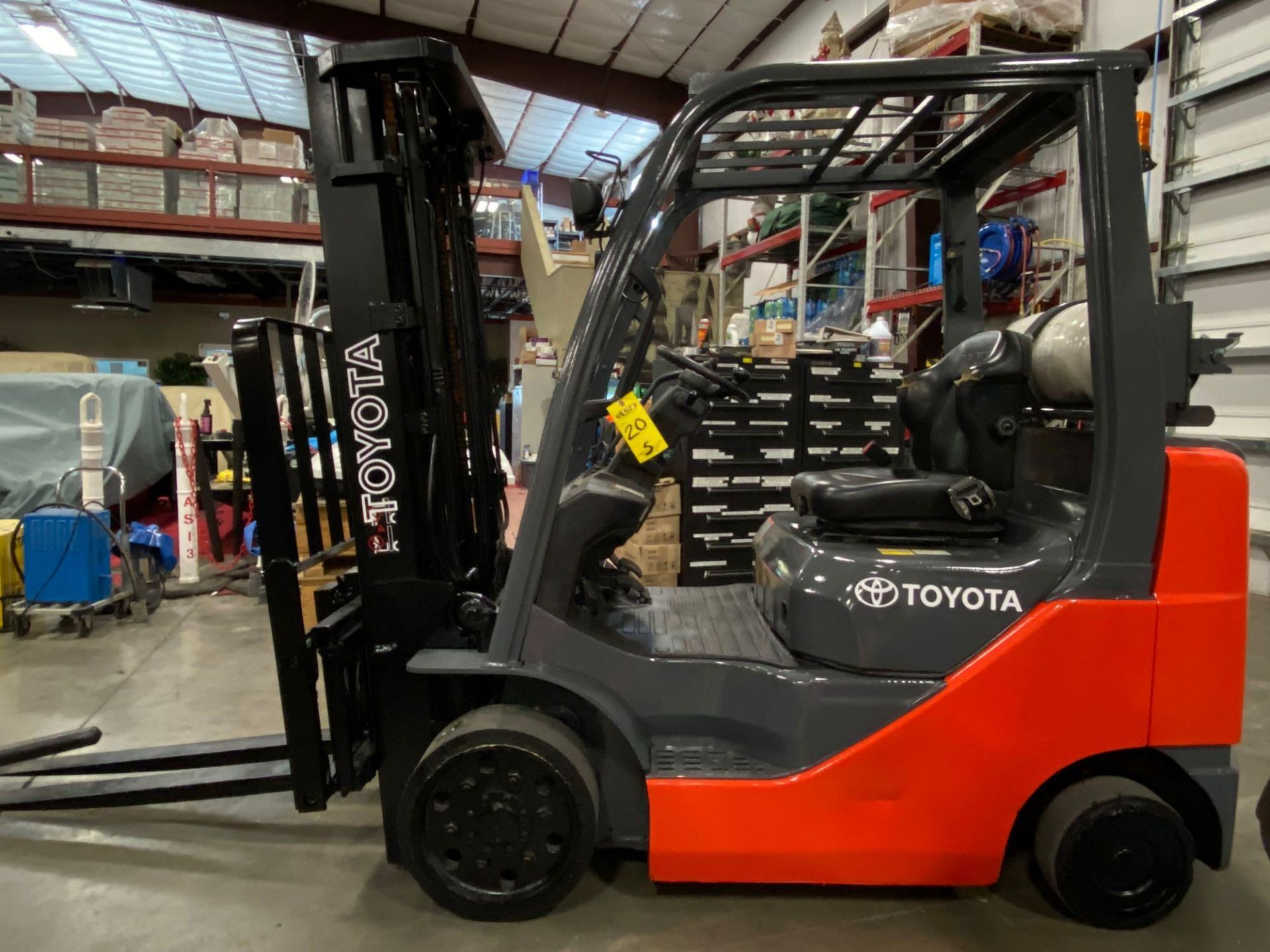 2015 TOYOTA LP FORKLIFT MODEL 8FGCU25, APPROX. 5,000 LB CAPACITY, TILT, SIDE SHIFT, TANK NOT INCLUDE - Image 5 of 8