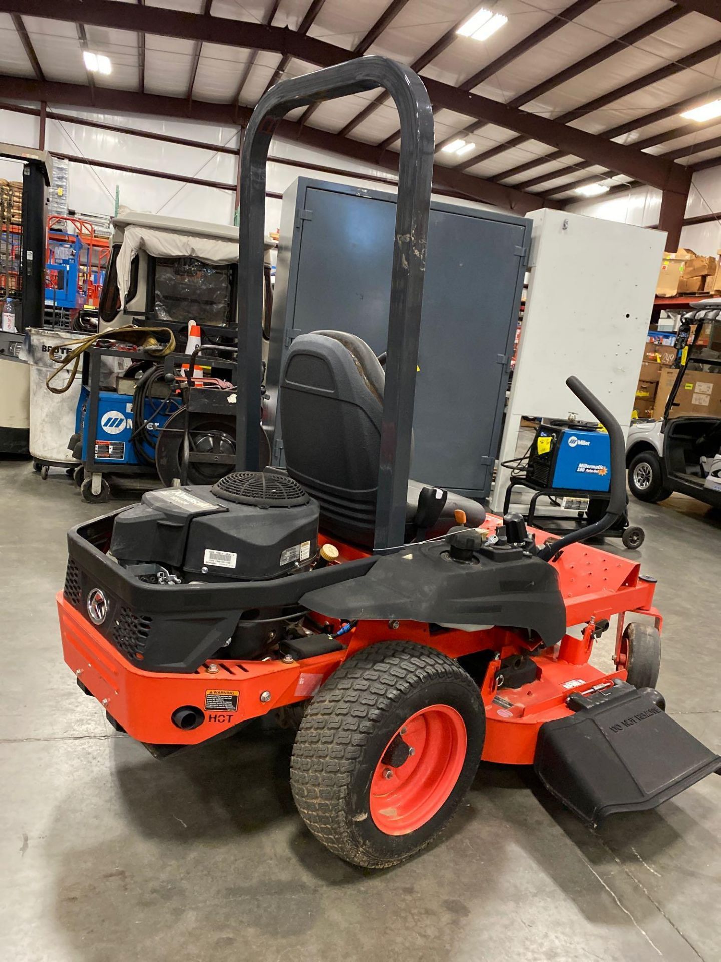 2016 KUBOTA Z122RKW 42" RIDE ON MOWER, 3.9 HOURS SHOWING, RUNS AND OPERATES - Image 4 of 9