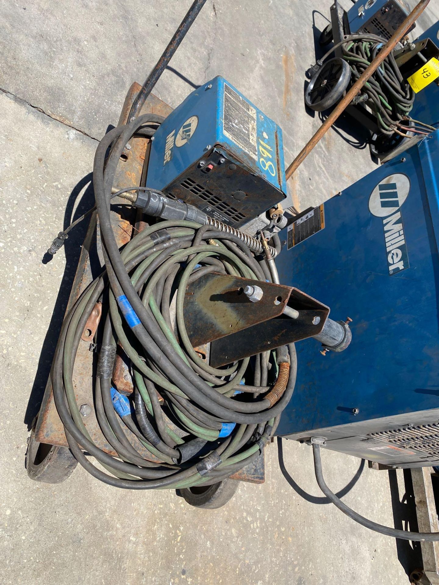 MILLER CP-302 ELECTRIC WELDER WITH MILLER 60 SERIES 24V WIRE FEEDER AND CABLES/CORDS - Image 9 of 10