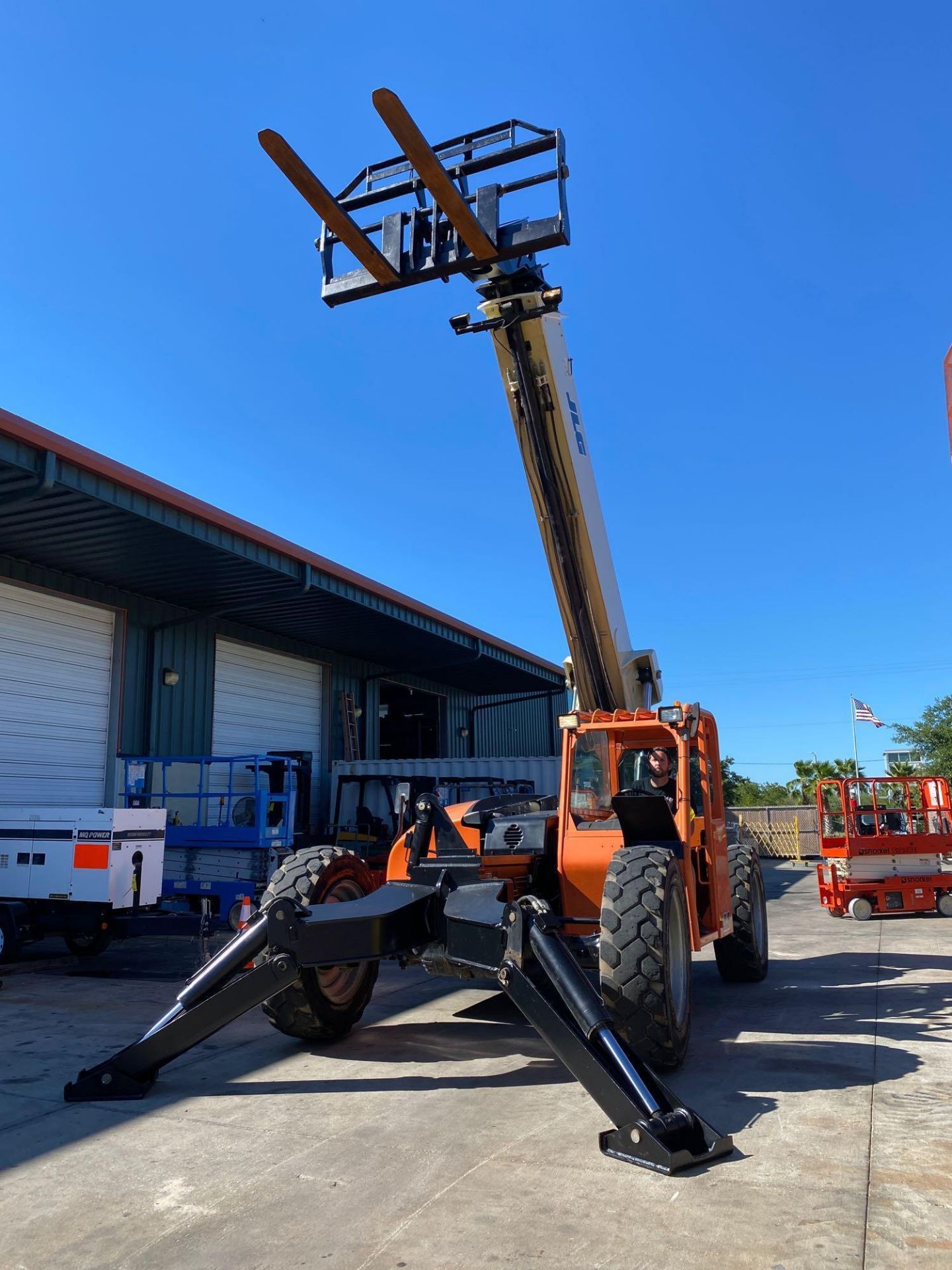 2013 JLG TELESCOPIC FORKLIFT MODEL G10-55A, 10,000 LB CAPACITY, OUTRIGGERS, 5,717.7 HOURS SHOWING, C - Image 6 of 16