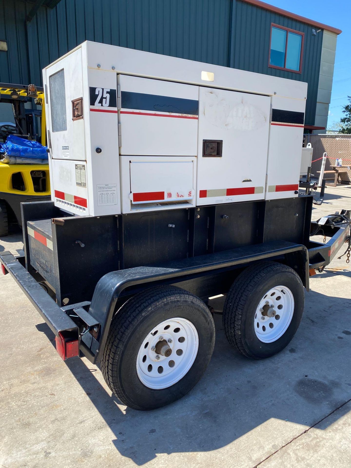 WHISPERWATT DCA-25USI TRAILER MOUNTED DIESEL GENERATOR, 20KW, 25 KVA, RUNS AND OPERATES - Image 4 of 12